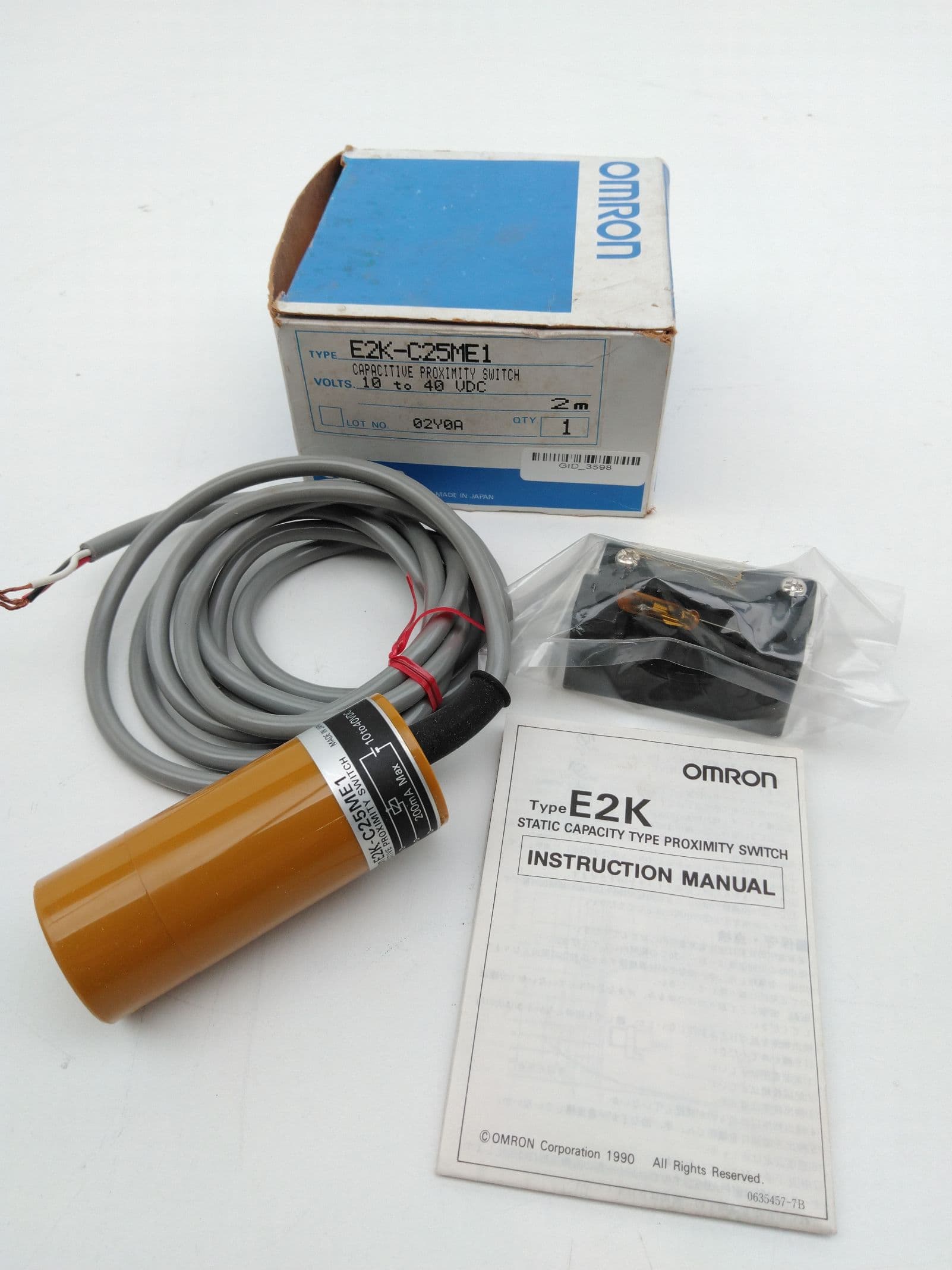 Omron E2K-C25ME1 Capacitive Proximity Switch, 10-40VDC, 2m