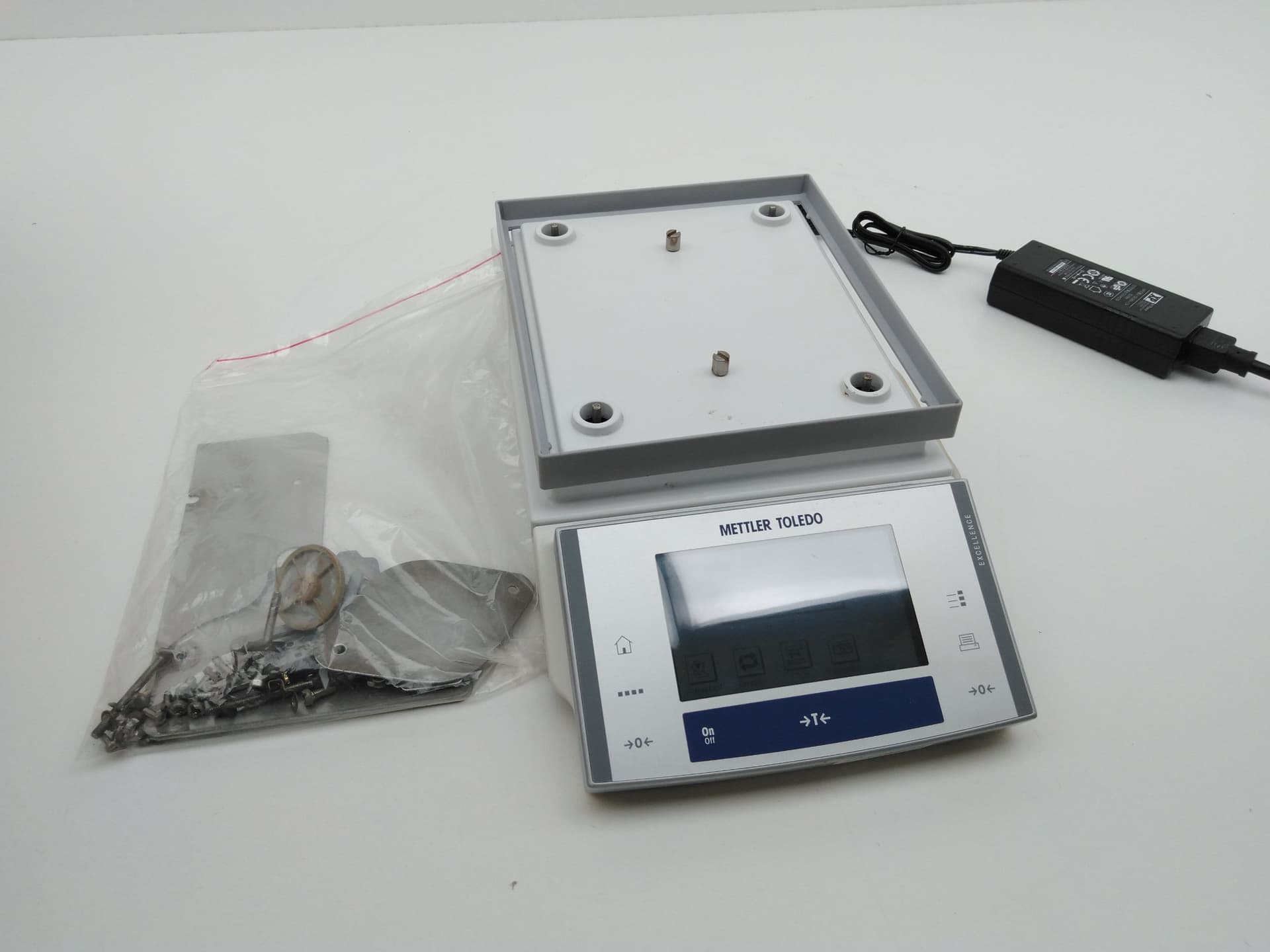 Mettler Toledo XS4002S Toploading Balance, 500/2100g x 1/10mg 120 V