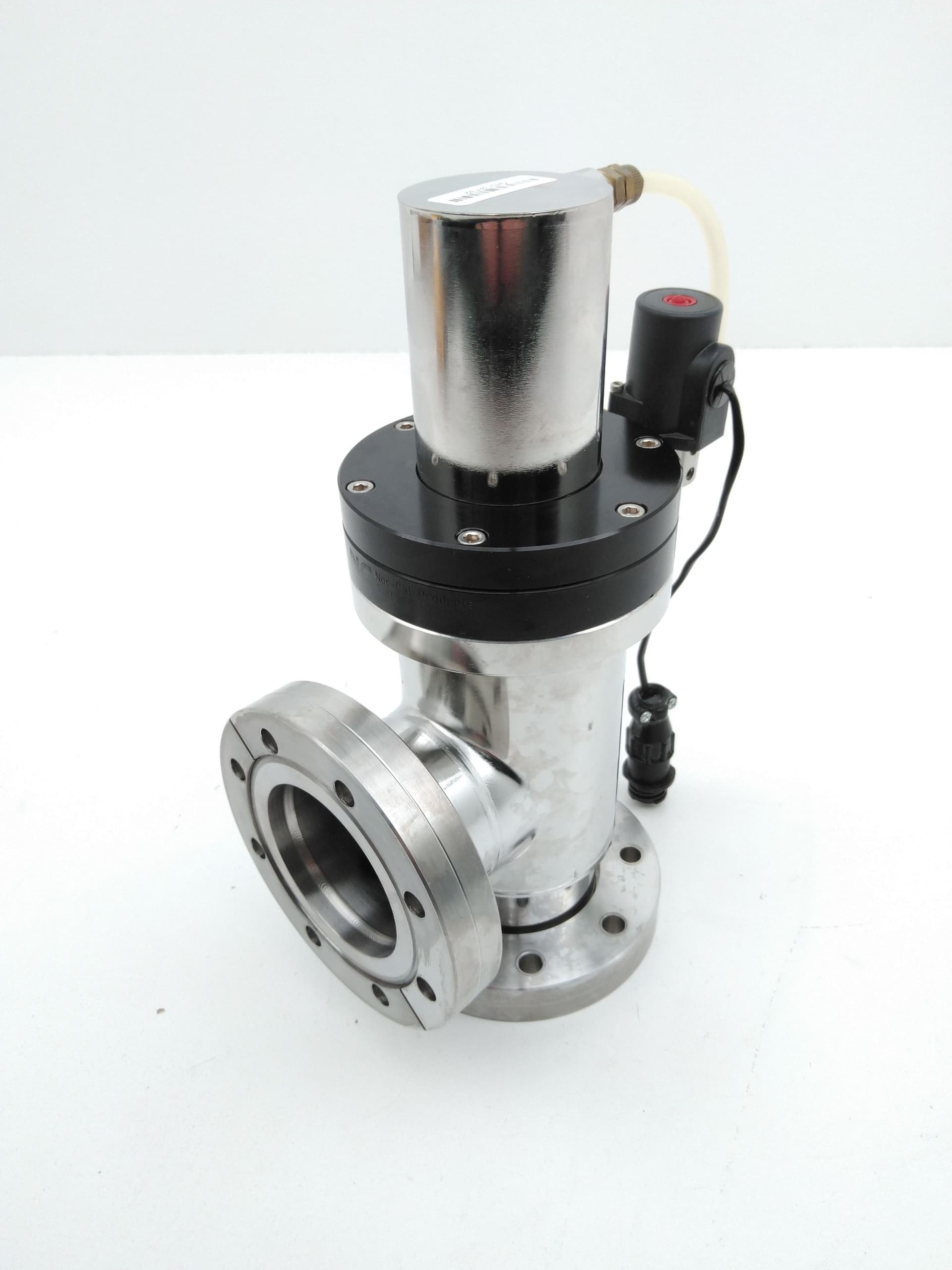 Nor-Cal ESVP-2502-CF-S22 Right Angle Pneumatic Isolation Valve, 4-1/2” Conflat