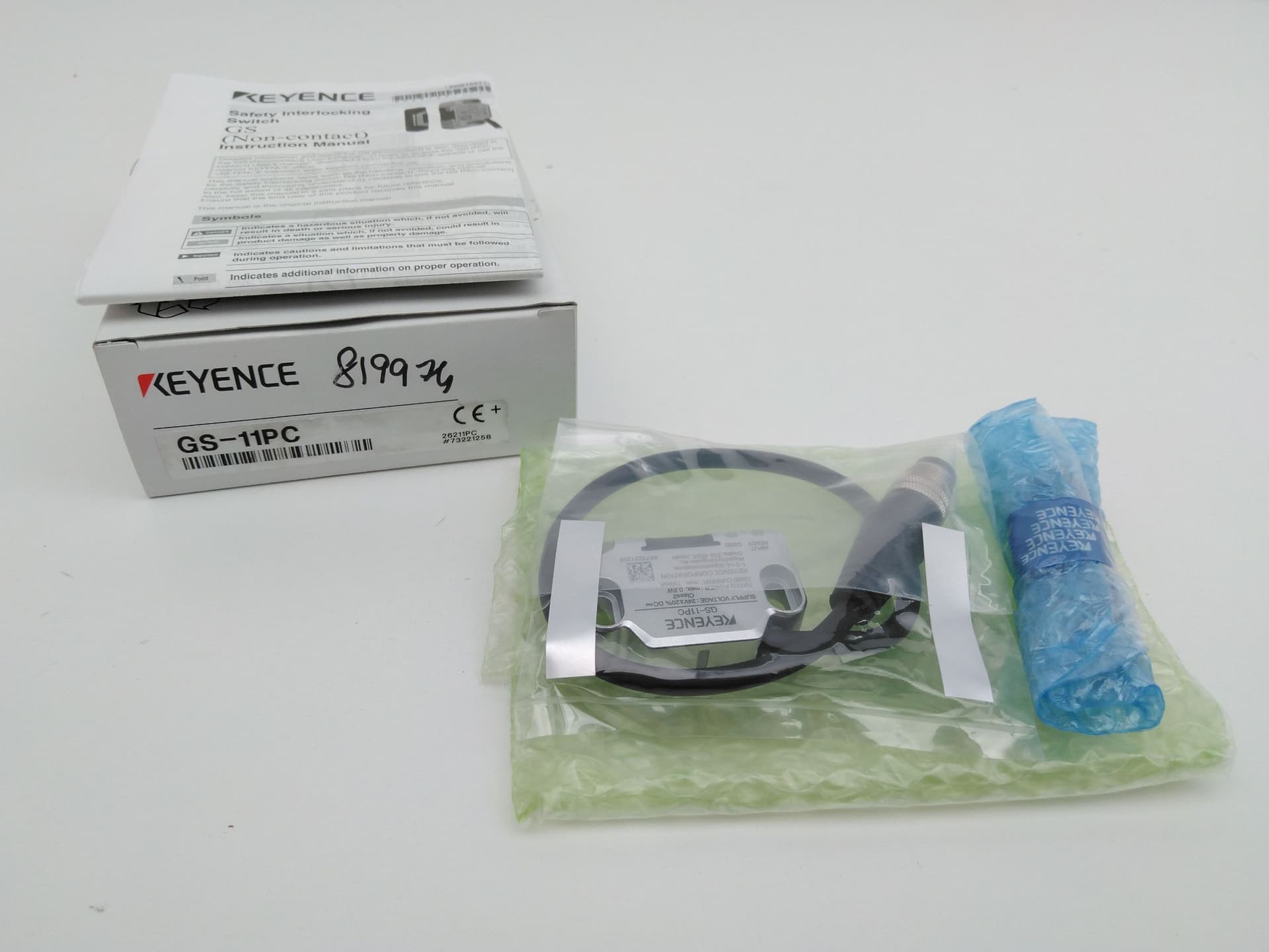 Keyence GS-11PC Safety Interlock Switch, Non-Contact Type, 8-Pin, PNP, M12