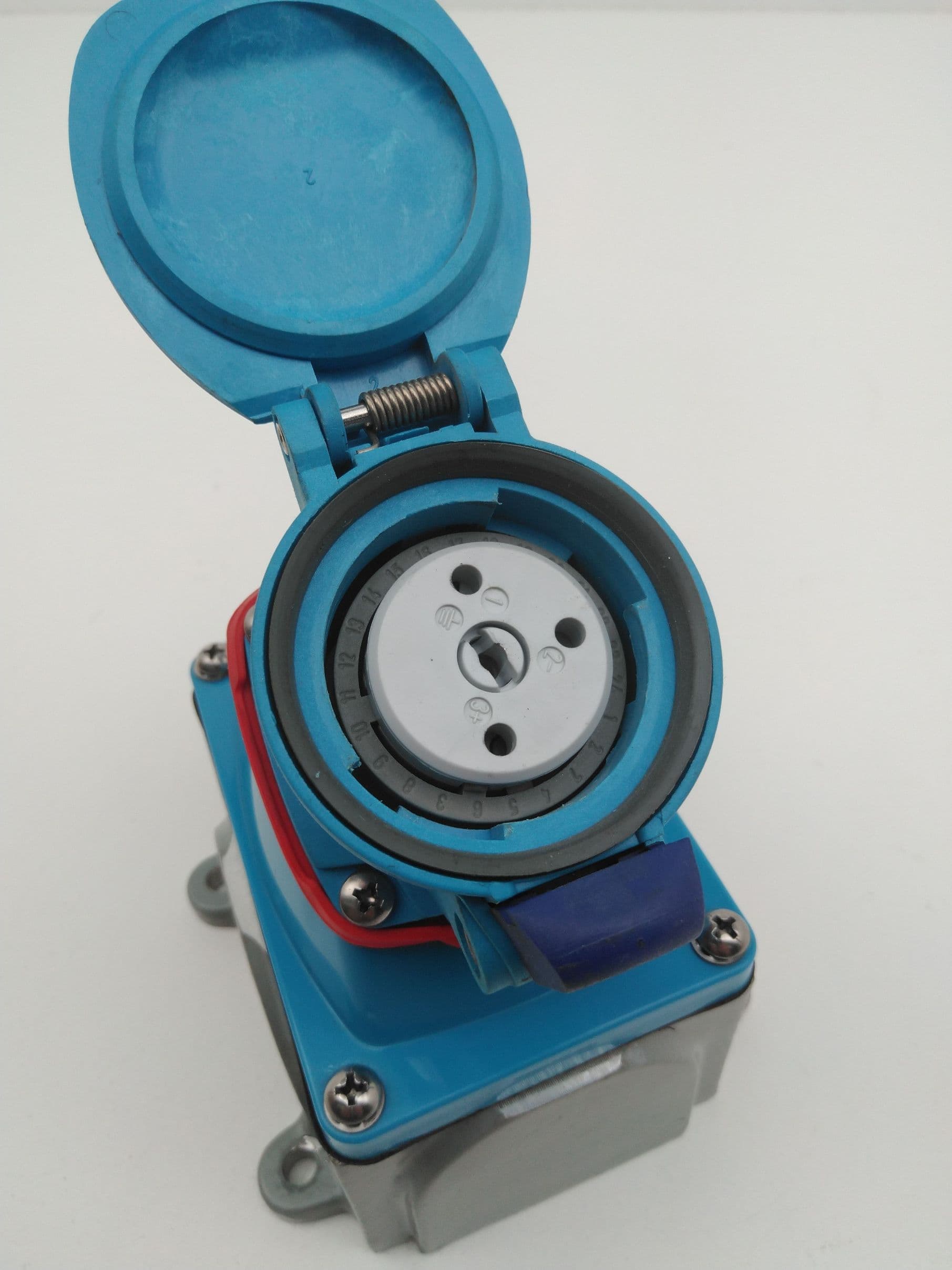 Meltric 63-14043 DSN20 Receptacle 20A 480VAC 7.5Hp 3P+G with Box/Angle Adapter