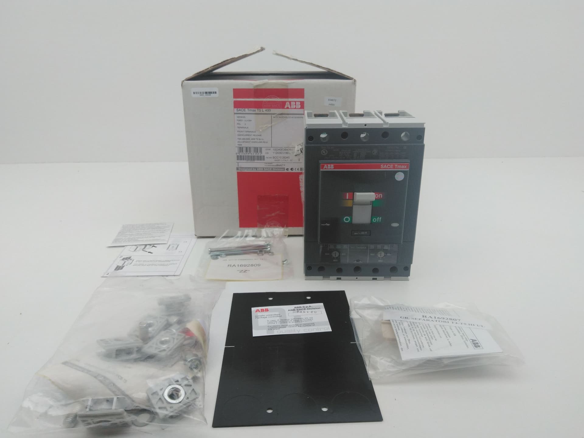 ABB 1SDA060643R1 SACE Tmax T5L400 Circuit Breaker, 400 Amp, 3 Pole, 600V AC/DC