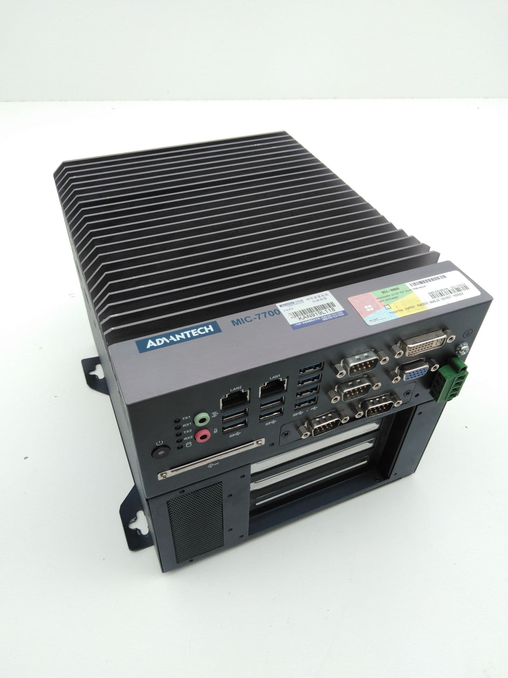 AdvanTech MIC-7700Q-00A1 Intel 6th/7th Core i Desktop Compact System, MIC-75M13
