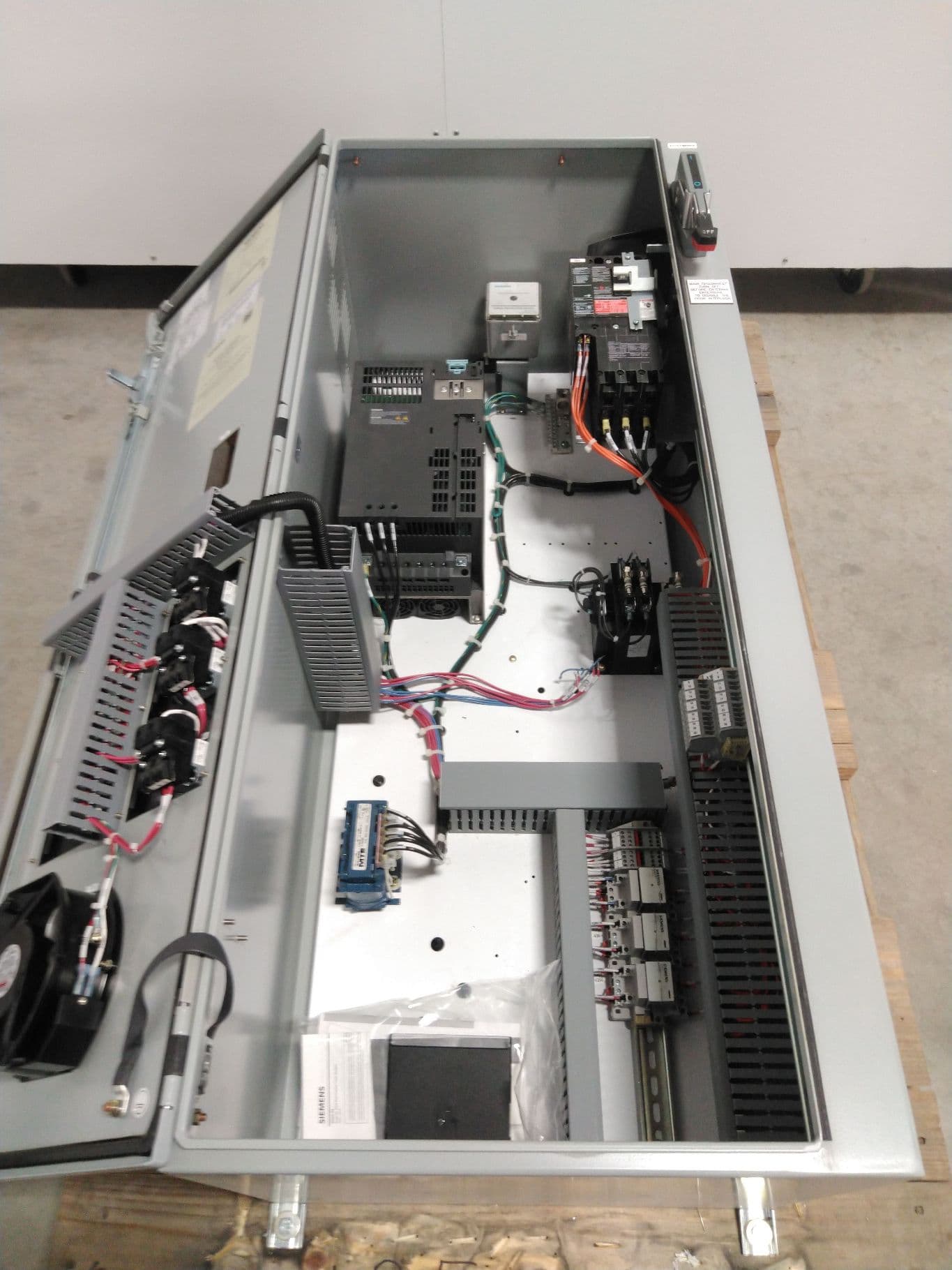 Siemens 6SL3224-0BE25-5UA0 SINAMICS G120E Variable Speed A/C Drive, 10HP