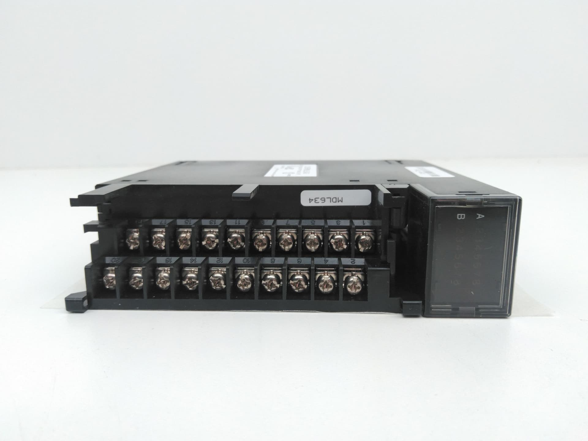 GE Fanuc IC693MDL634B Negative/Positive Logic Input Module, 8 Point, 24VDC