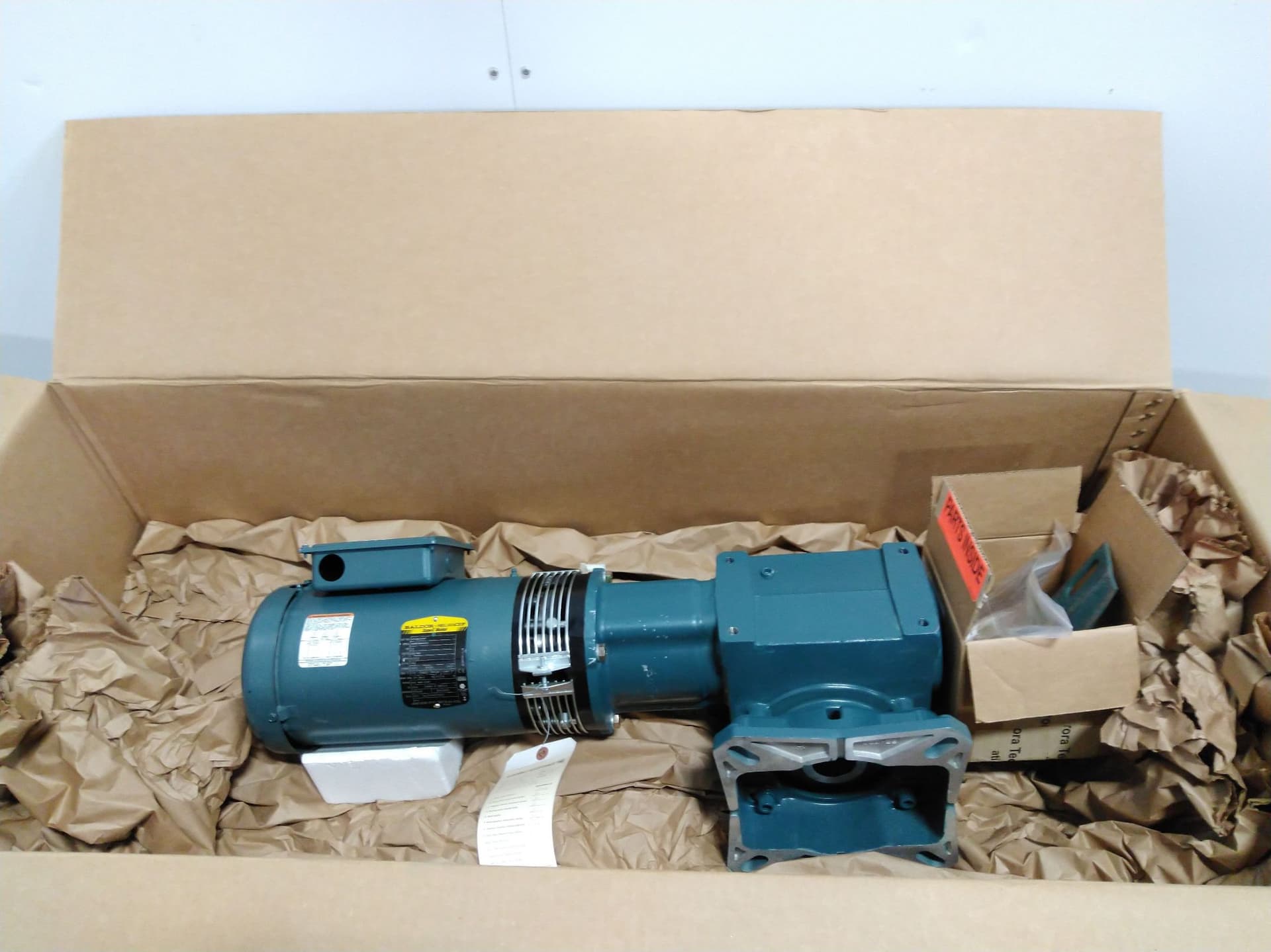 Baldor VEUHM3554, FK30A30H14RH Motor/Gear Reducer Assm,1.5HP, 30:1 W/Brake