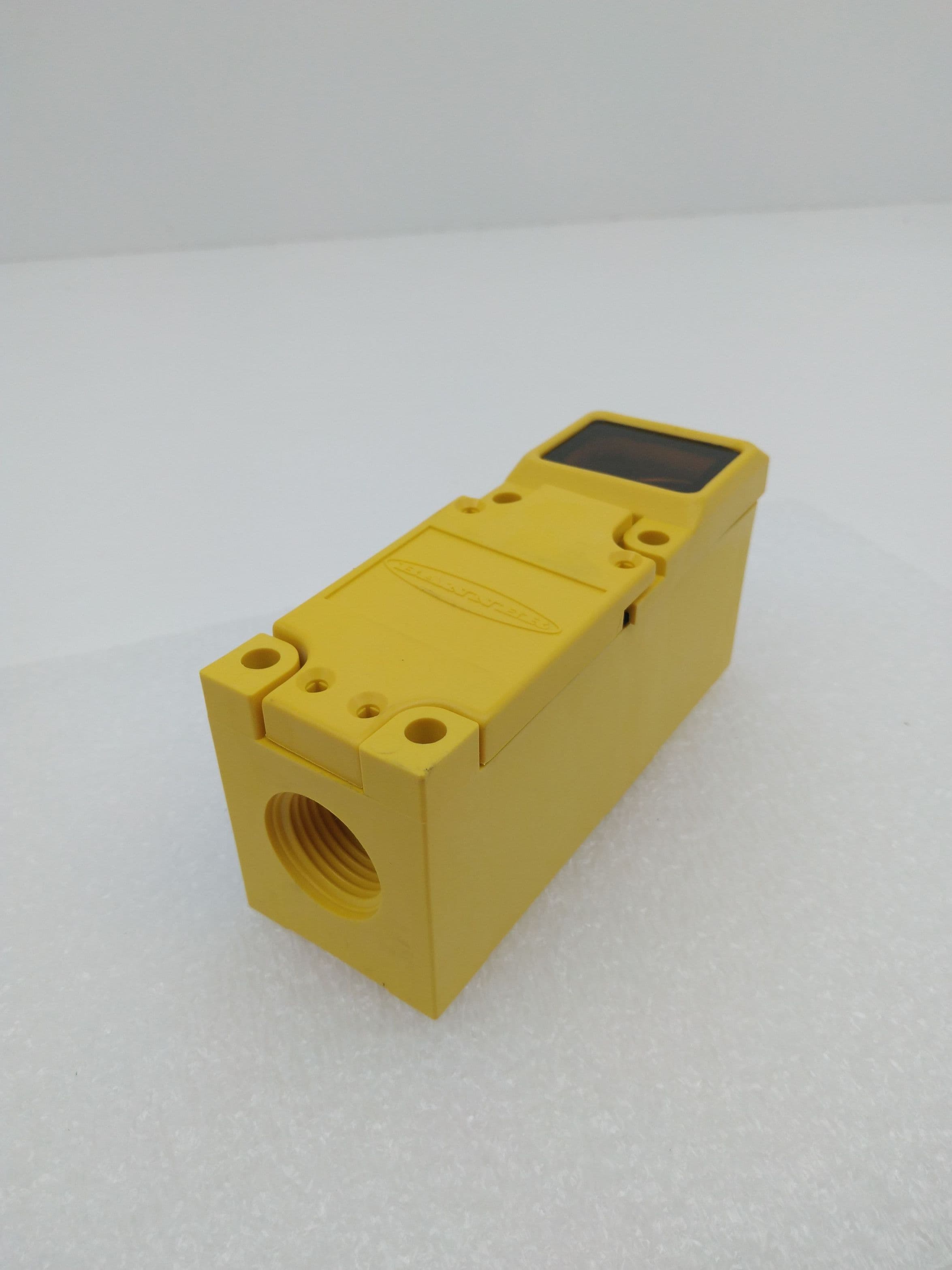 Banner Engineering 19061, SBLVAG1 Retroreflective 3/4 Wire Scanner Block