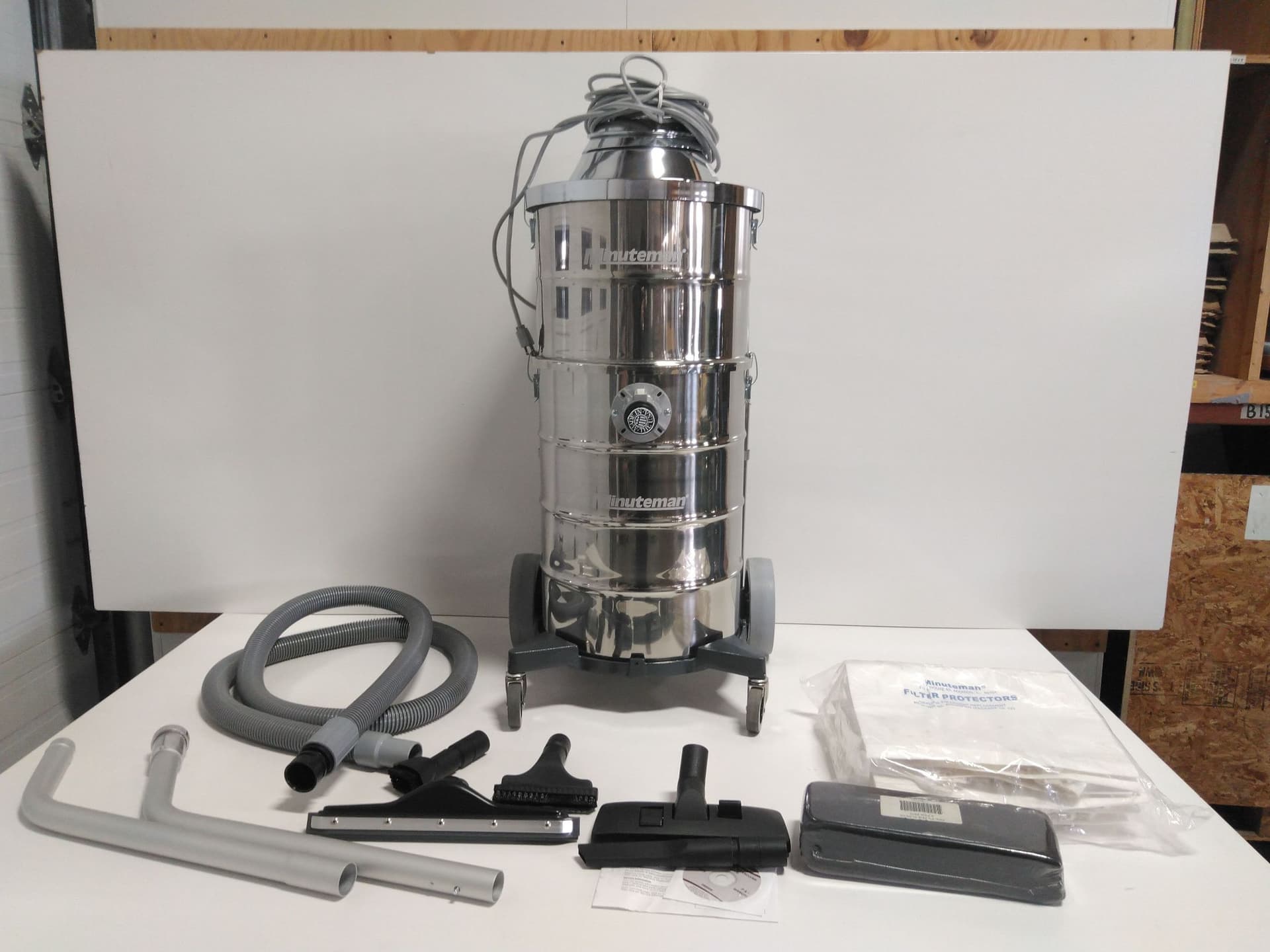 Minuteman C81415-01 HEPA Vacuum, Hospital, w/ Wet/Dry tool kit