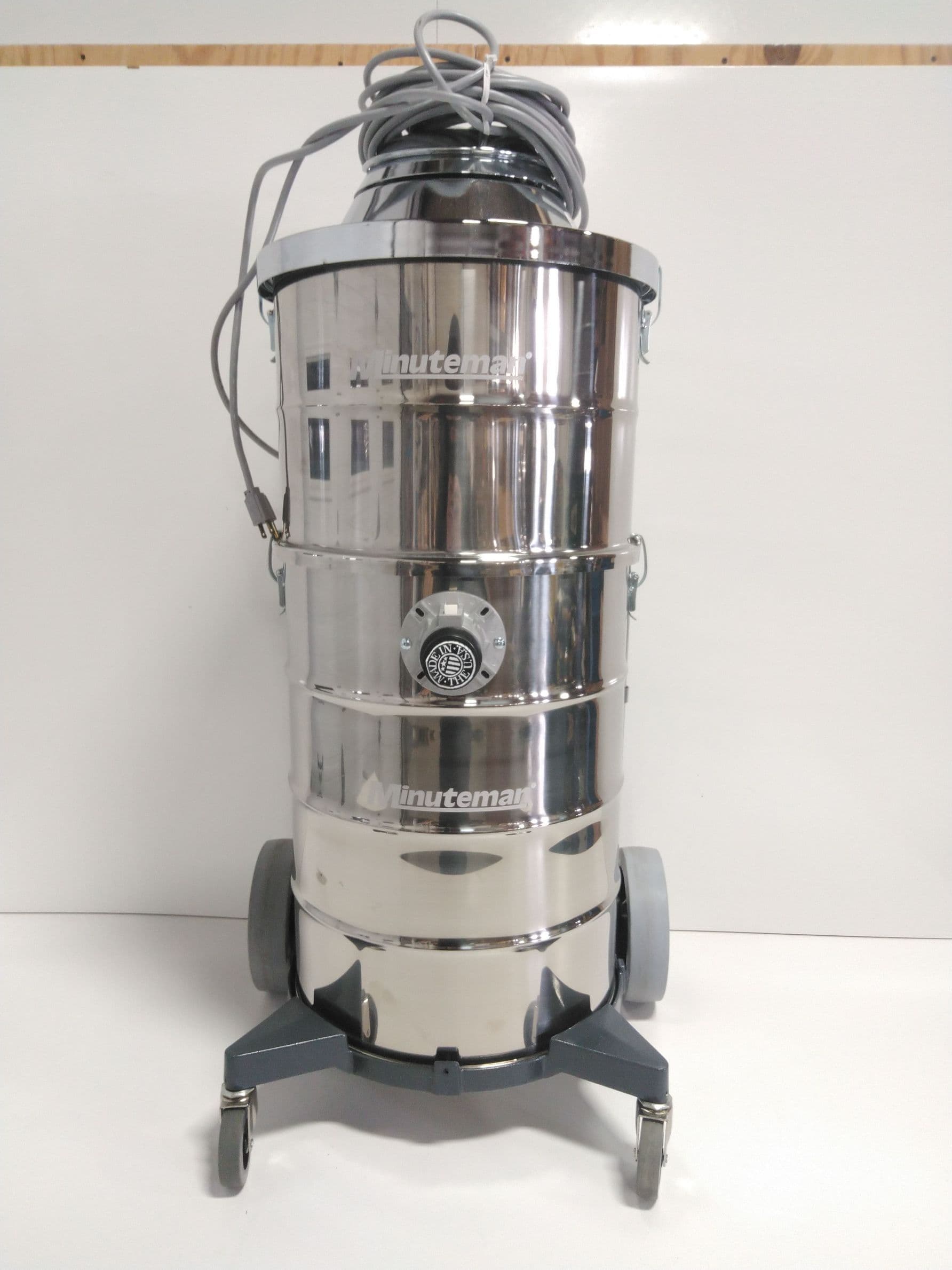 Minuteman C81415-01 HEPA Vacuum, Hospital, w/ Wet/Dry tool kit