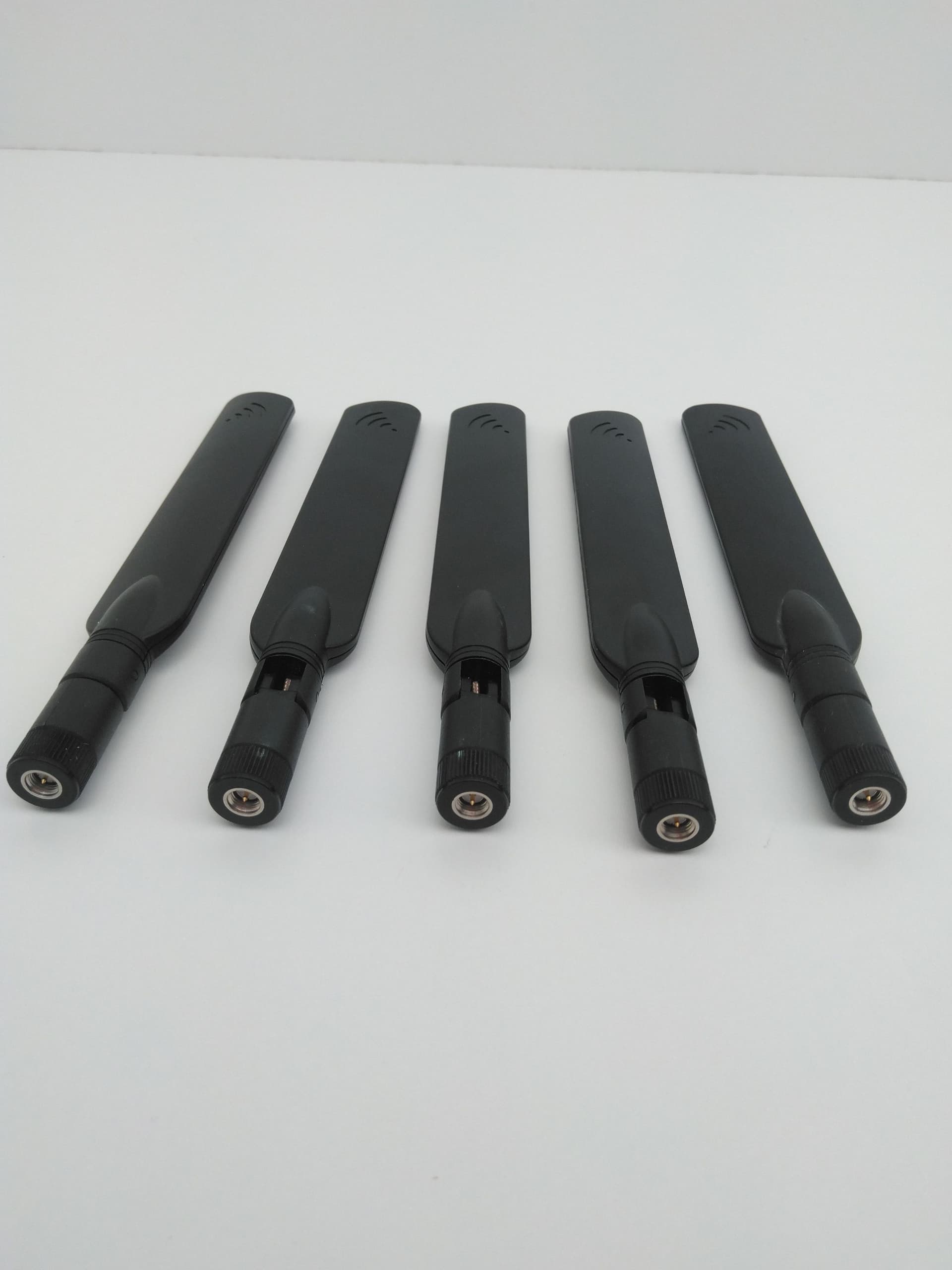 Laird Technologies MAF94300 Hepta-Band RF Antenna 850/900MHZ - Lot of 5