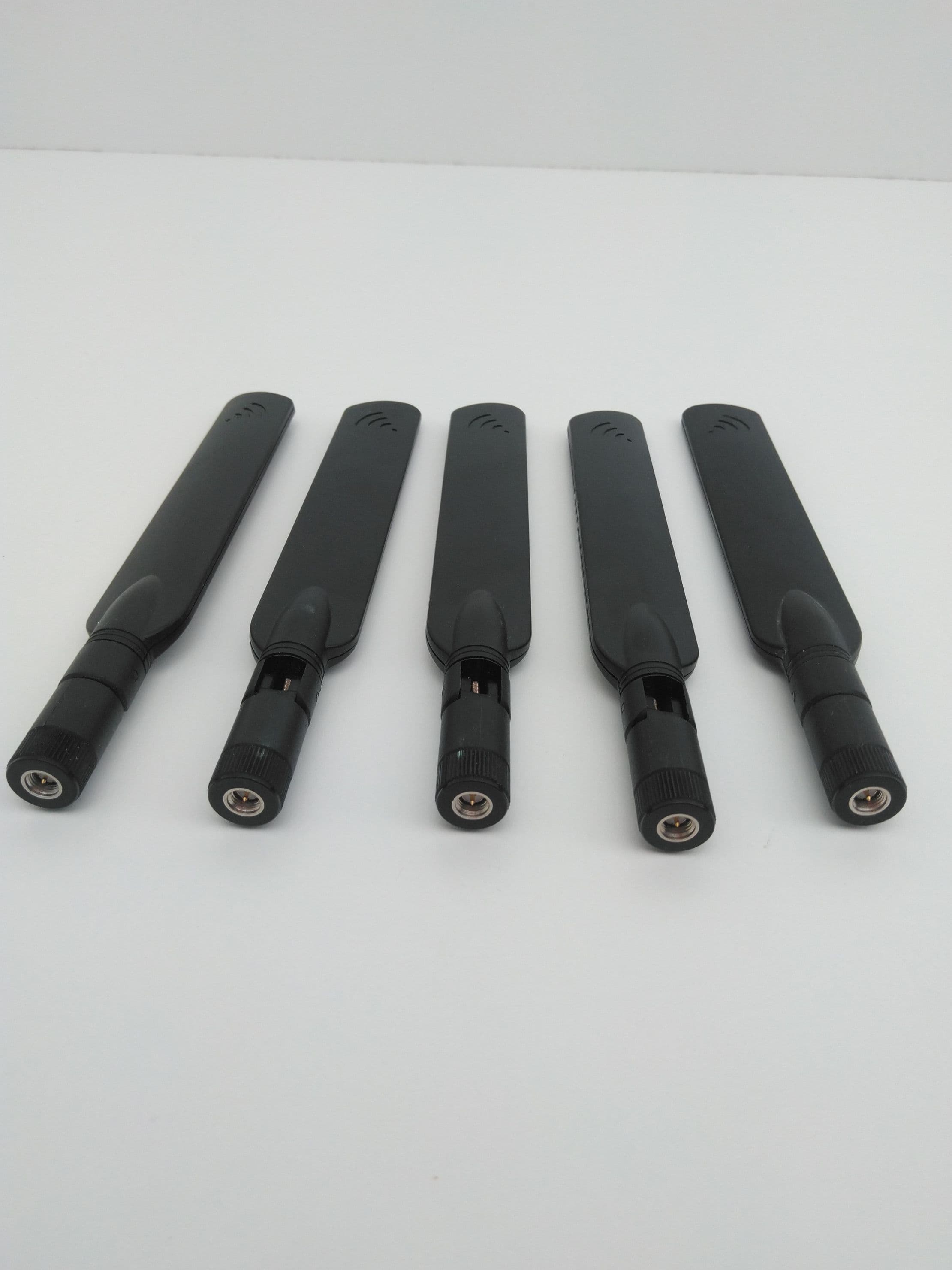 Laird Technologies MAF94300 Hepta-Band RF Antenna 850/900MHZ - Lot of 5