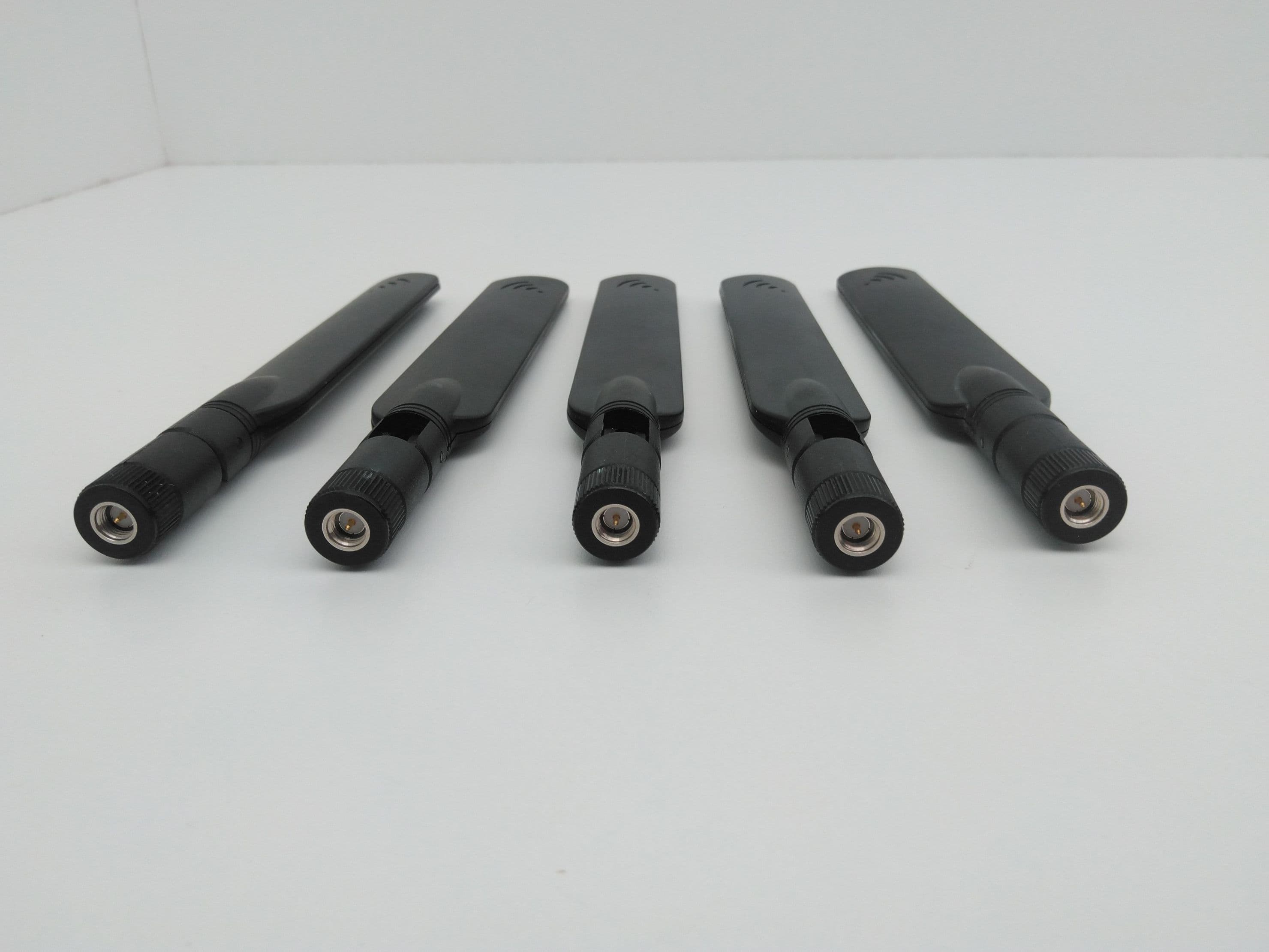 Laird Technologies MAF94300 Hepta-Band RF Antenna 850/900MHZ - Lot of 5