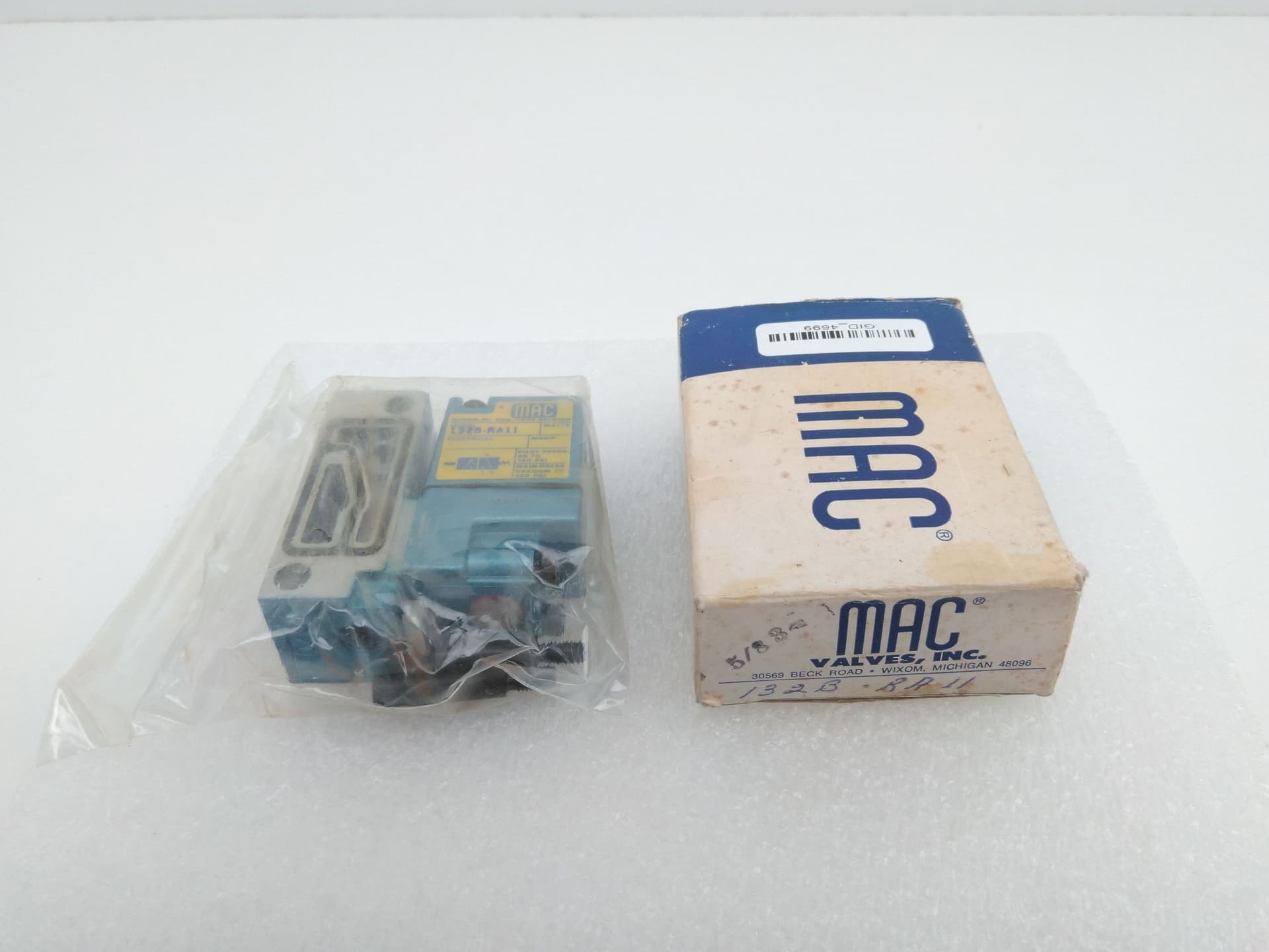 MAC 132B-RA11 Pneumatic Solenoid Manifold Valve