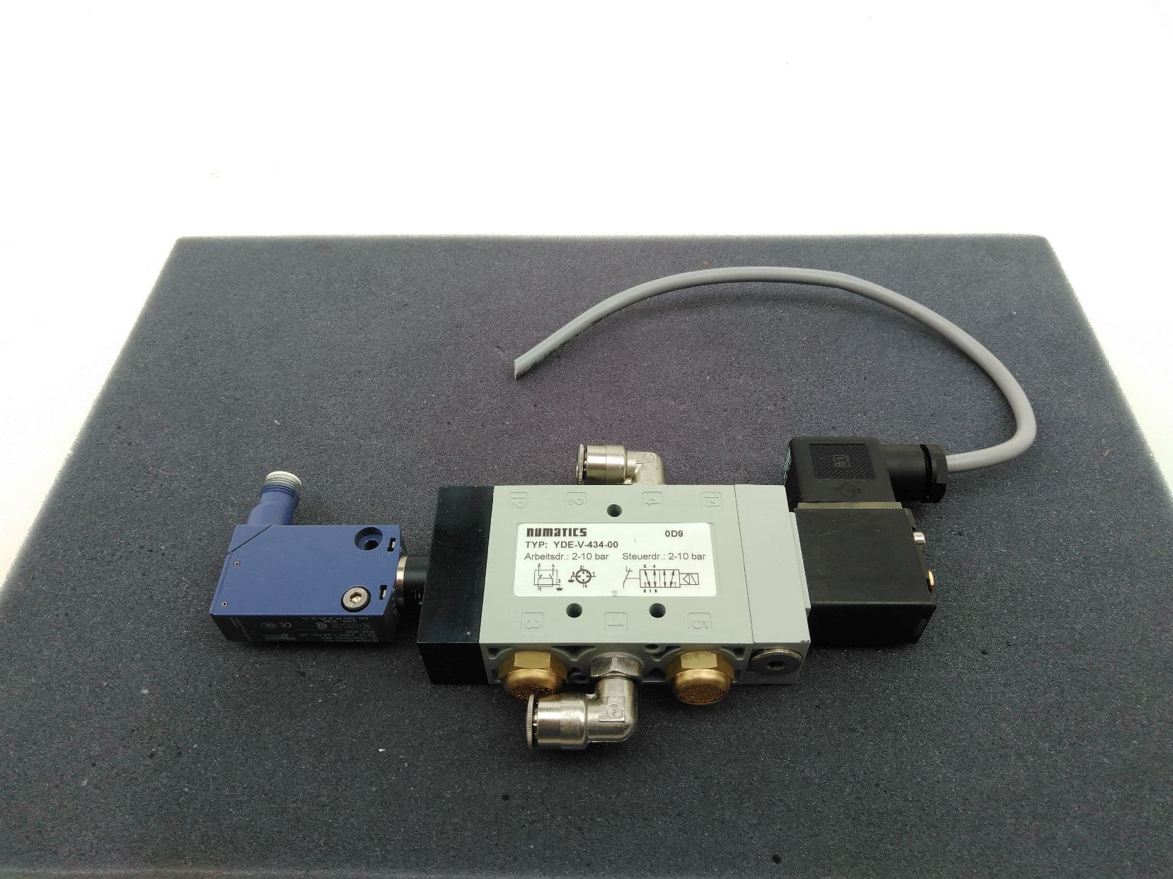 Numatics YDE-V-434-00 L2 Series Solenoid Valve with Spool Sensing