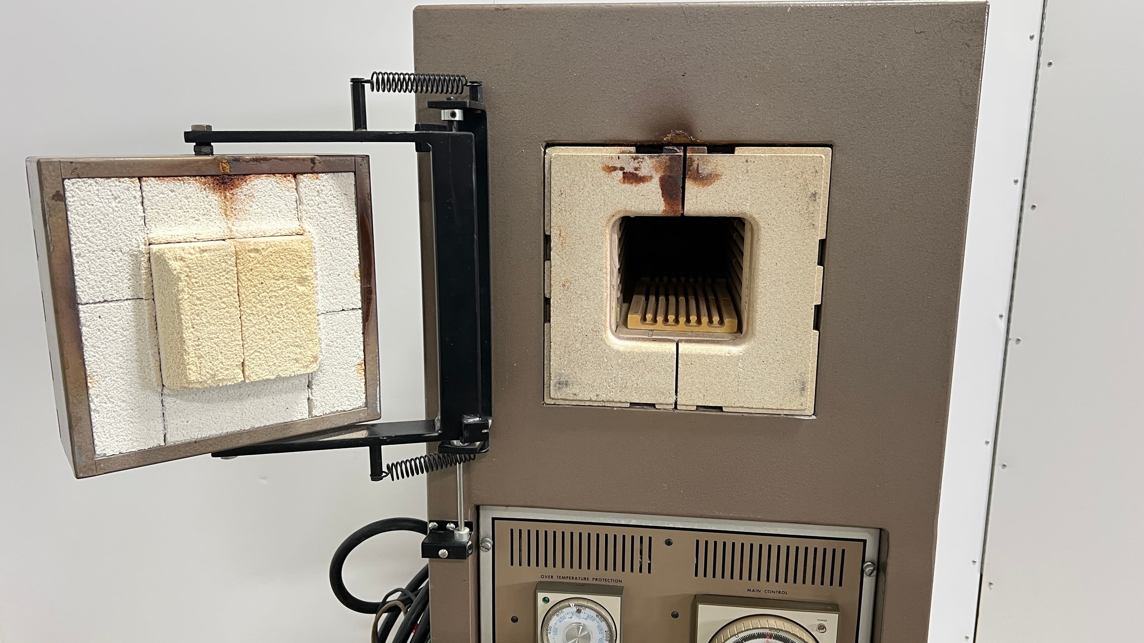 BlueM 2015C3 Heat Treat Furnace 1093ºC, 240vac, 1Ph