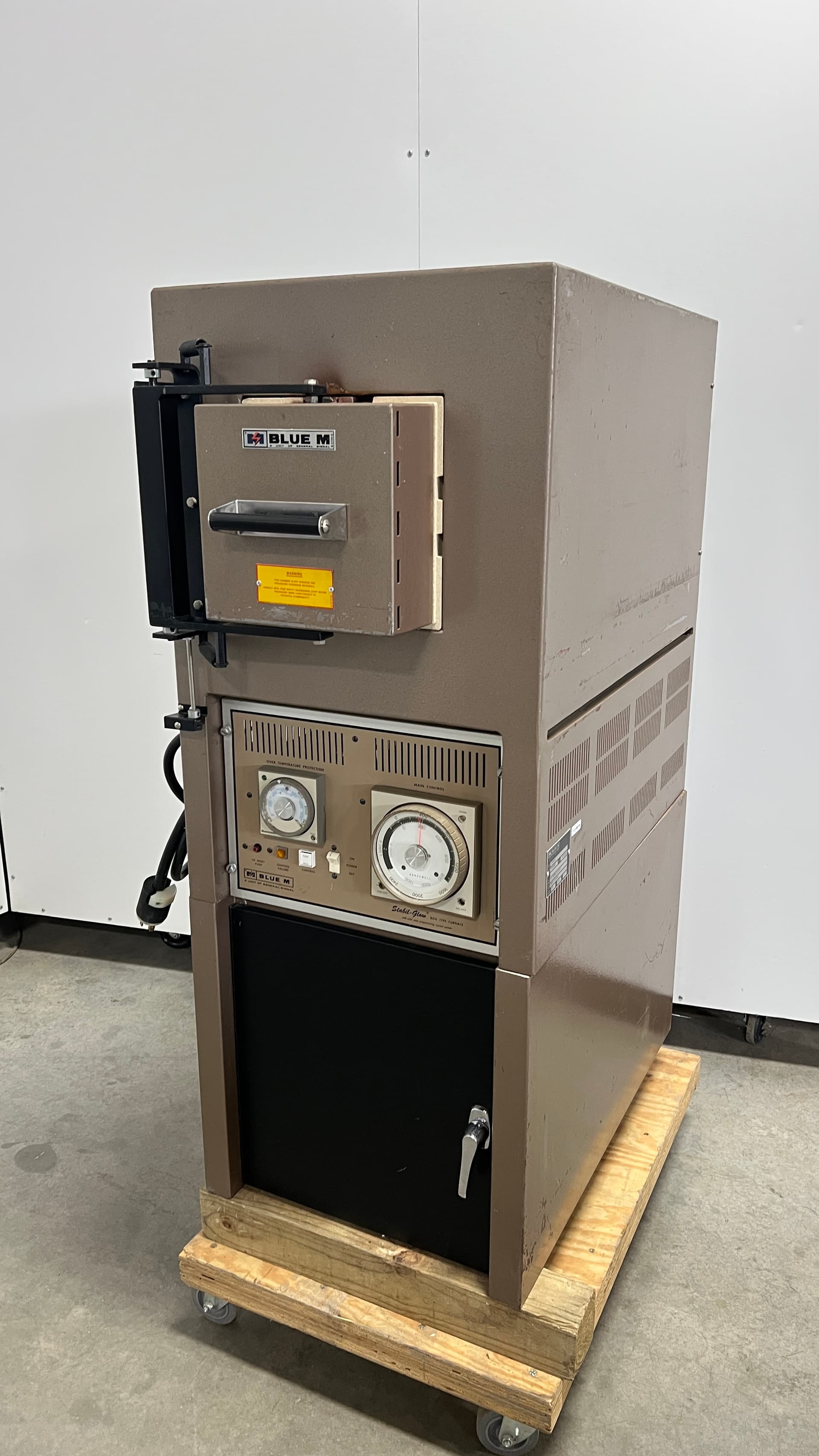 BlueM 2015C3 Heat Treat Furnace 1093ºC, 240vac, 1Ph