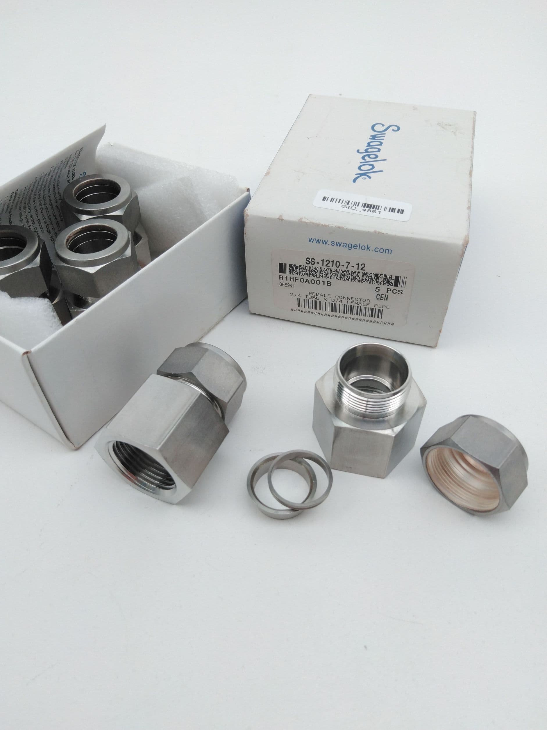 Swagelok SS-1210-7-12 Female Connector 3/4" Tube OD x 3/4" Female NPT Fittings