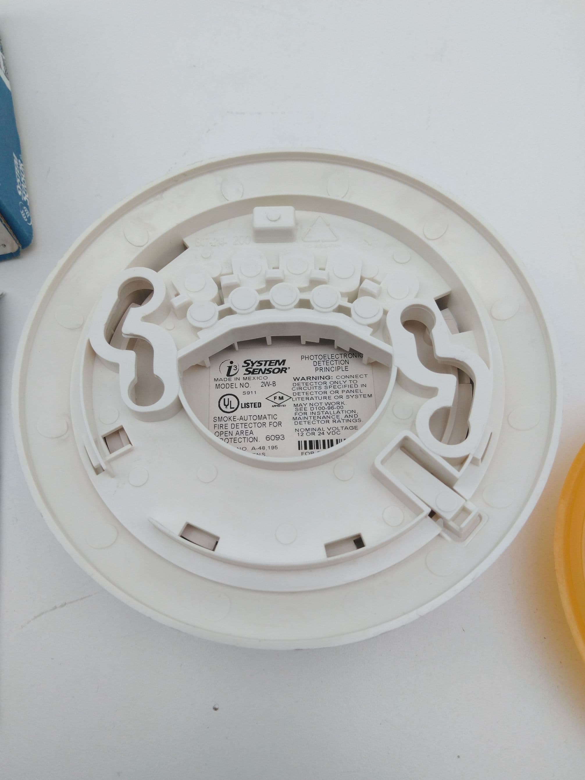 System Sensor 2W-B Photoelectric Smoke Detector Two Wire Plug-In Base 12/24V