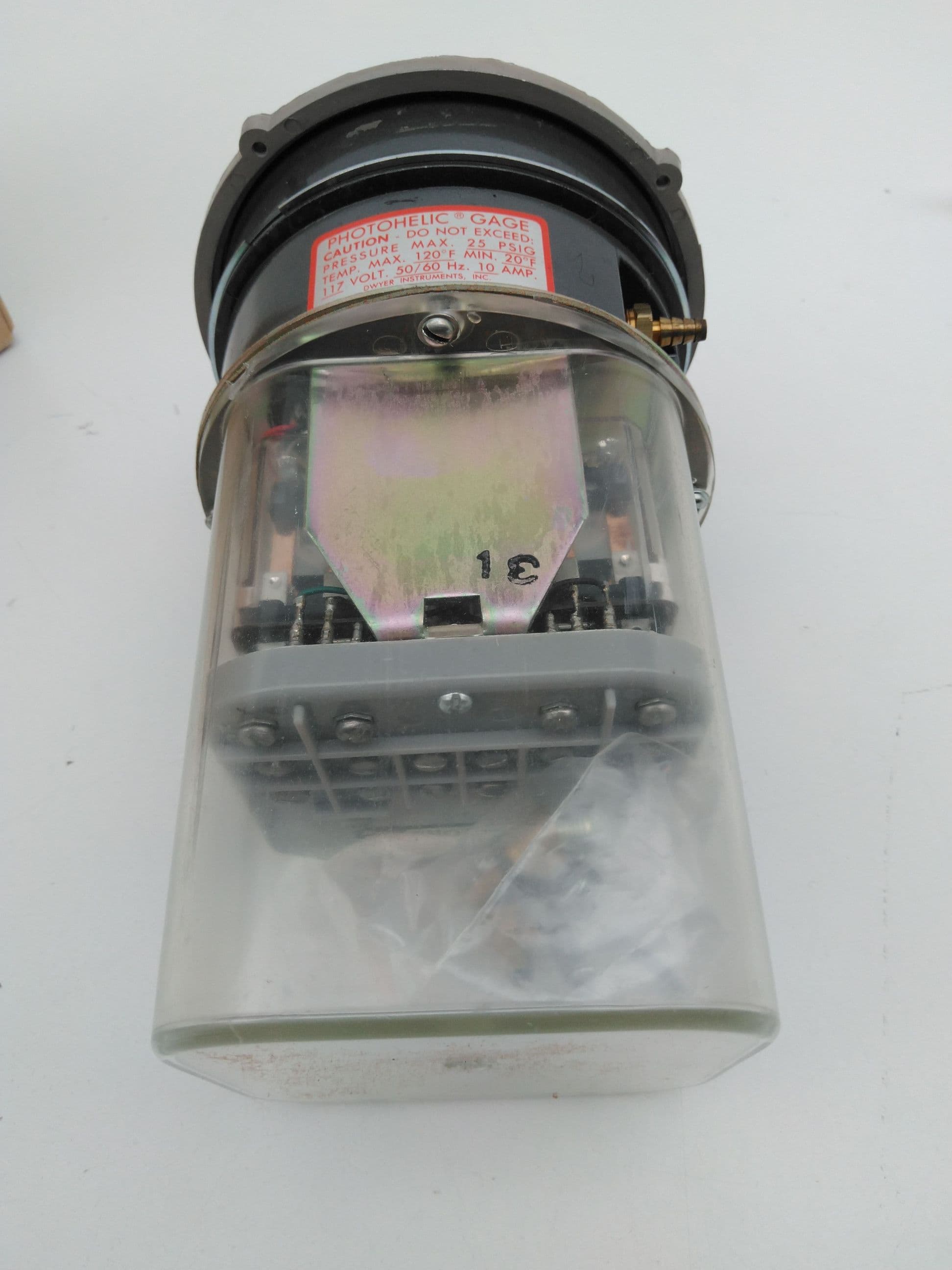 Dwyer A3008 Photohelic Pressure Switch / Gage 0-8 WC" Max 25PSI