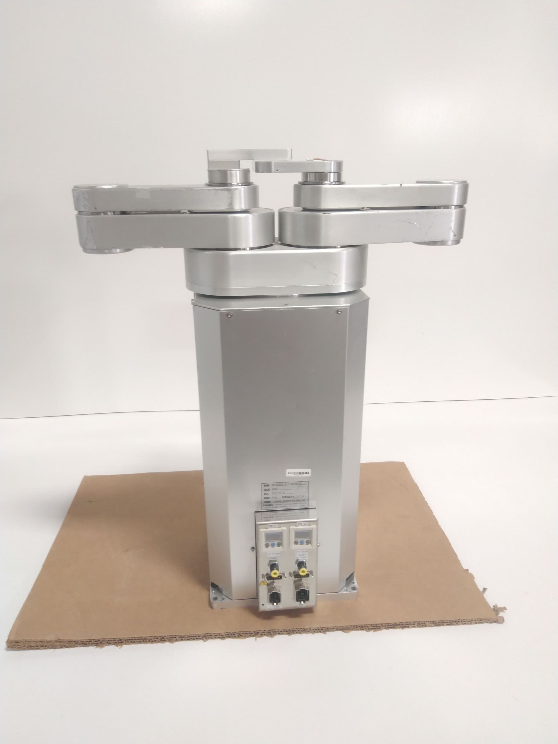 Hirata AR-W180CL-4-T-330-M-AX3 Twin Arm Atmospheric Robot - Scuffed Up