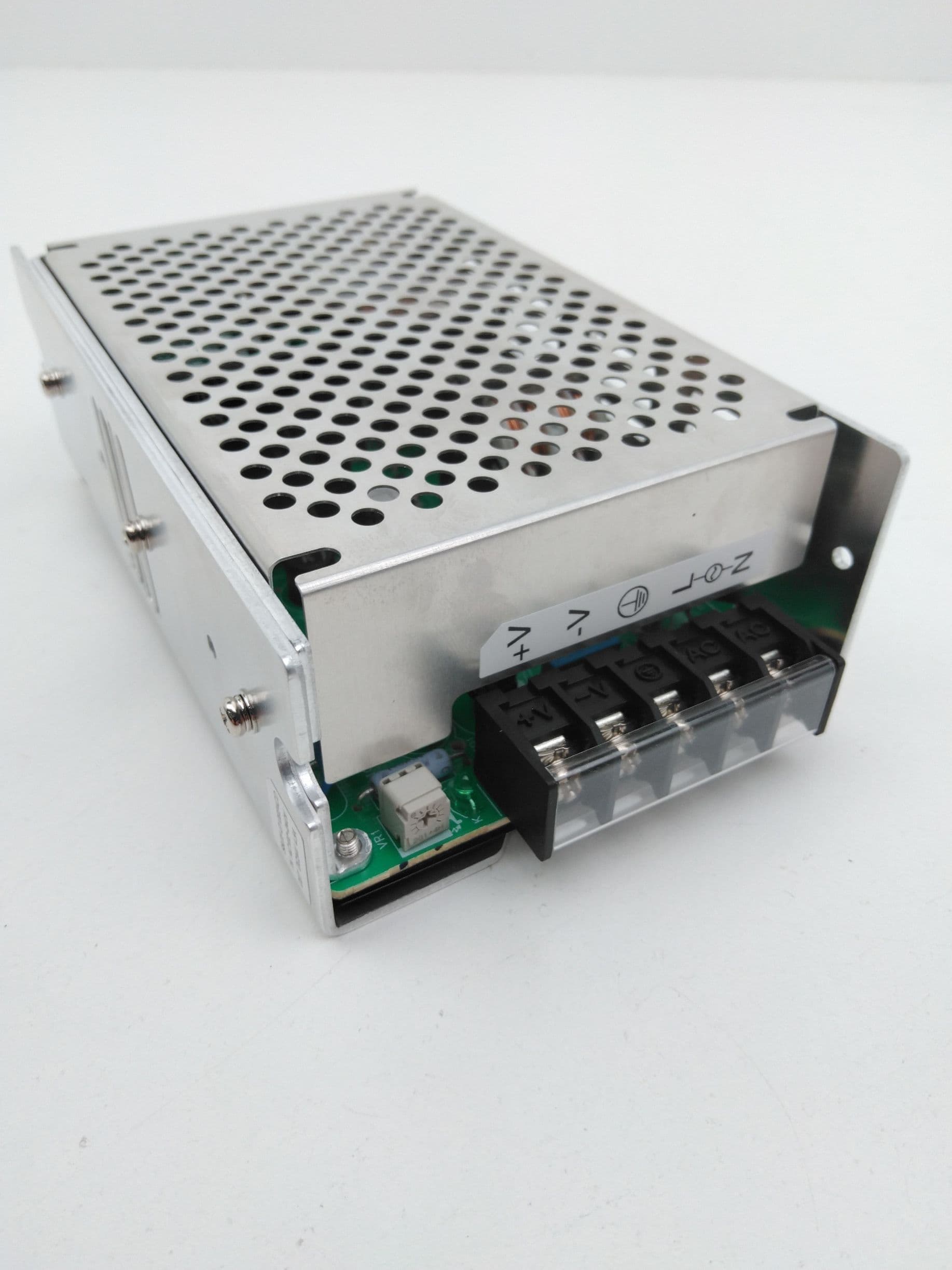 Omron S8JX-G10024CD Power Supply Input: 100-240VAC 2.5A, Output: 24VDC 4.5A