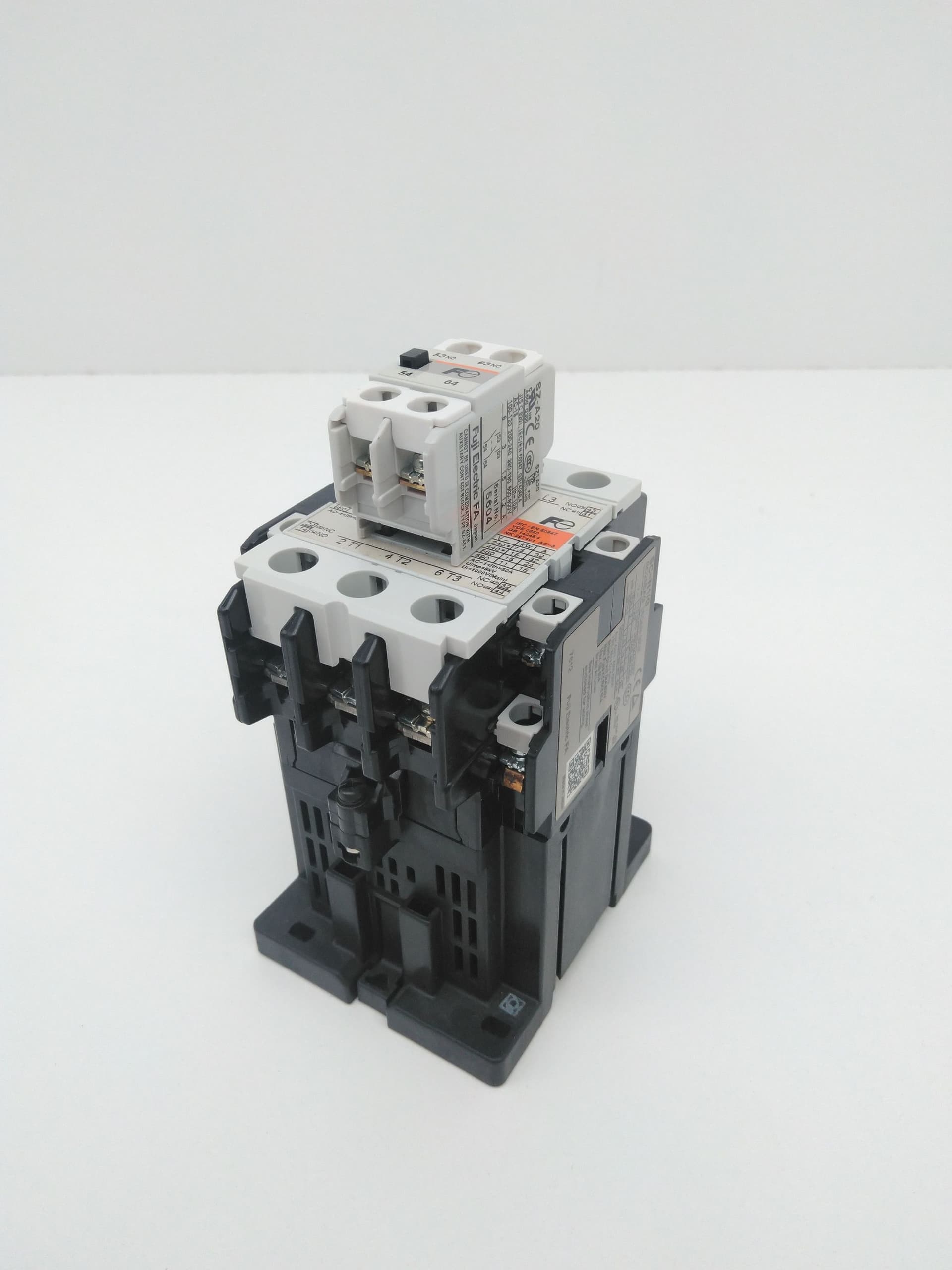 Fuji Electric SC-N1/G, SC25BAG Contactor w/ SZ-A20 Auxiliary Contact Block