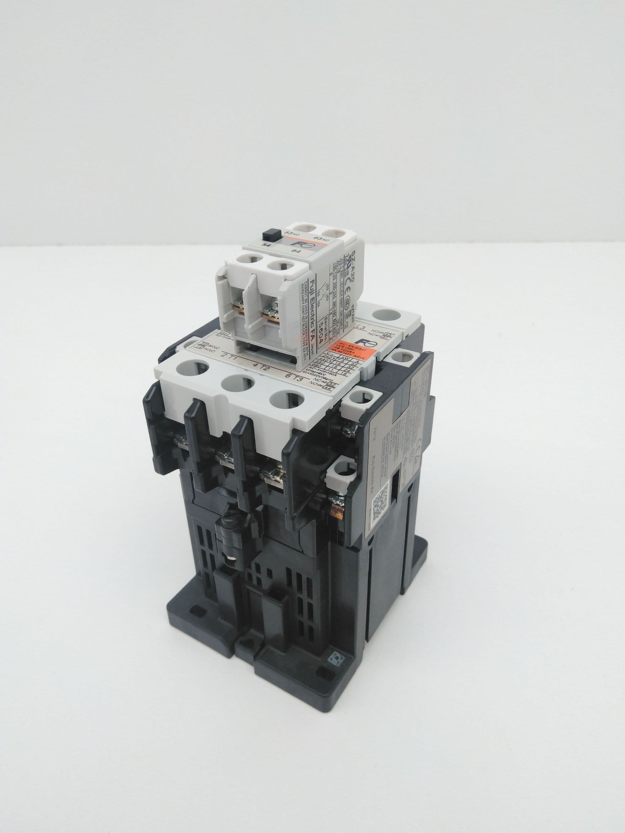 Fuji Electric SC-N1/G, SC25BAG Contactor w/ SZ-A20 Auxiliary Contact Block