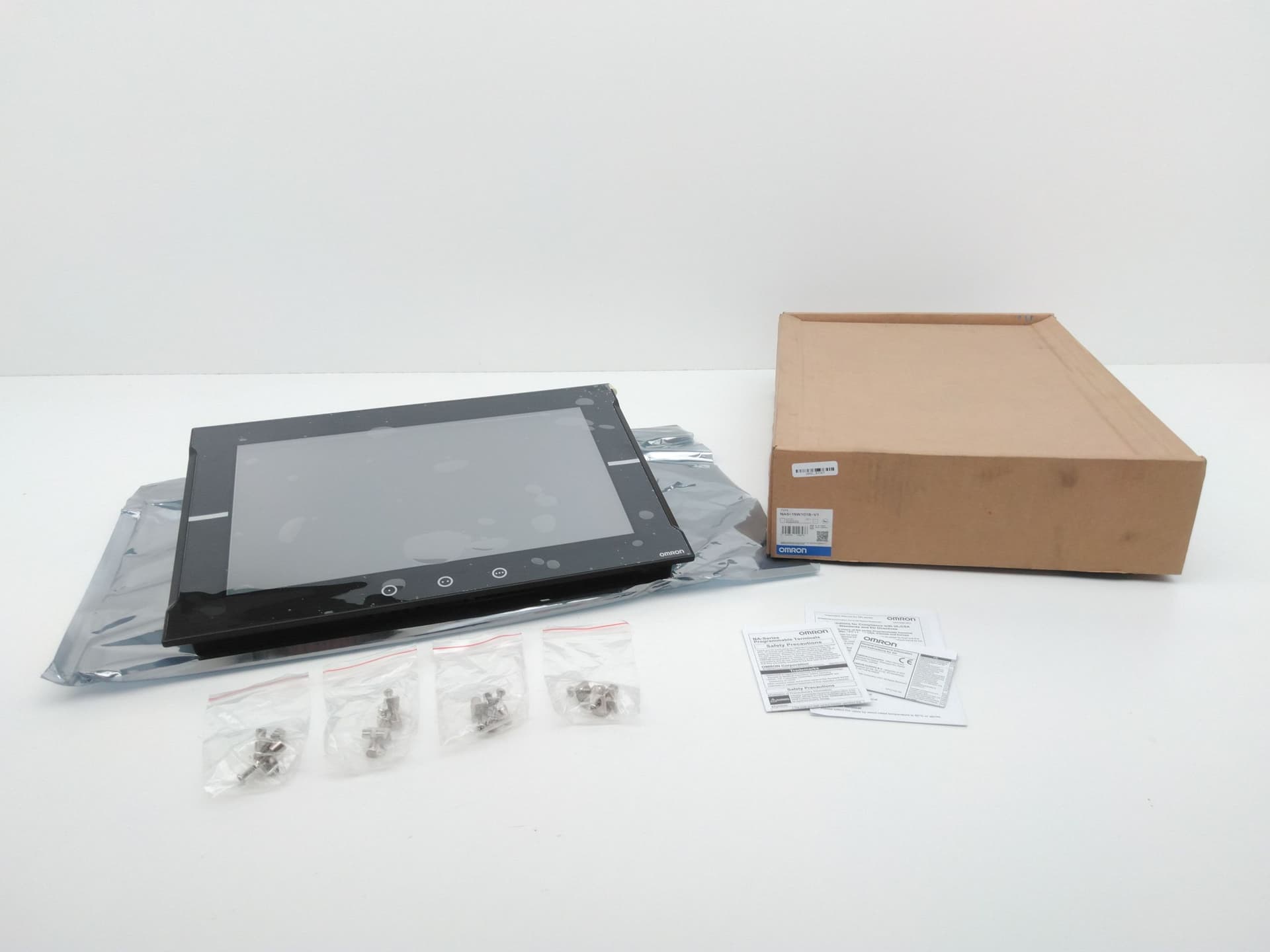 Omron NA5-15W101B-V1 HMI Touchscreen Programmable Terminal, 15.4”