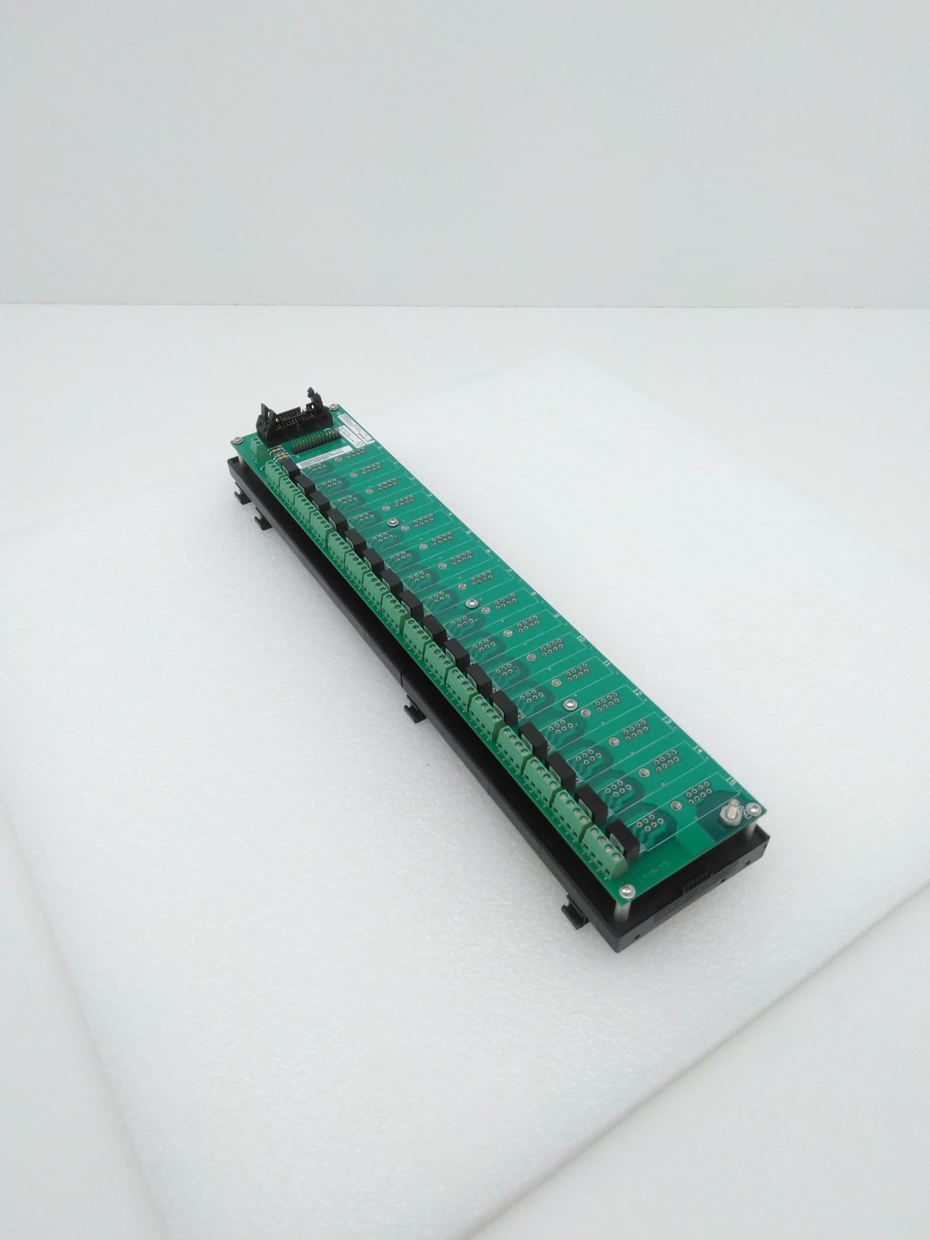 DATAFORTH SCMPB01-2 Back panel, 16-Channel, on-multiplexed, DIN Rail Mounting