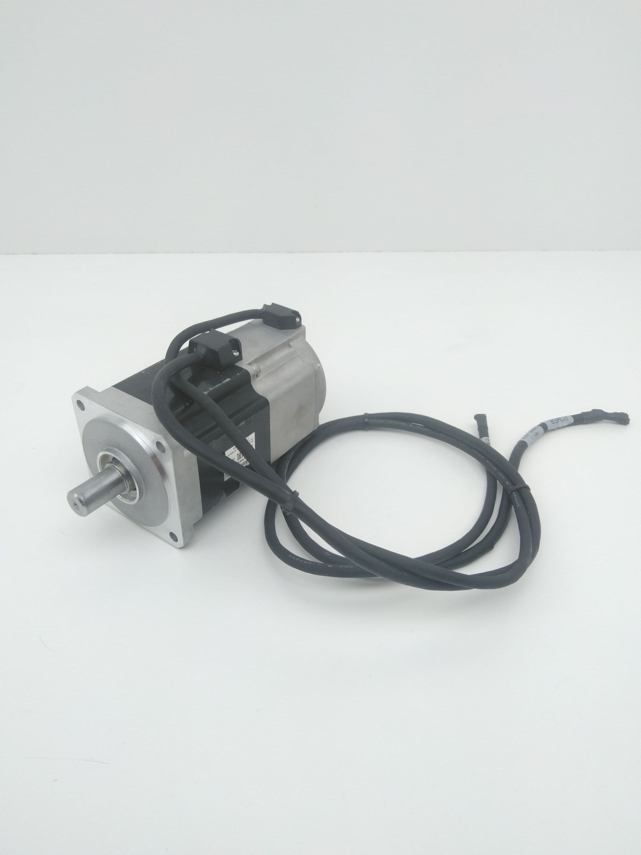Allen-Bradley TLY-A2540P-HK64AA AC Servo Motor 4600RPM 2.4kW 230V 3PH Series A