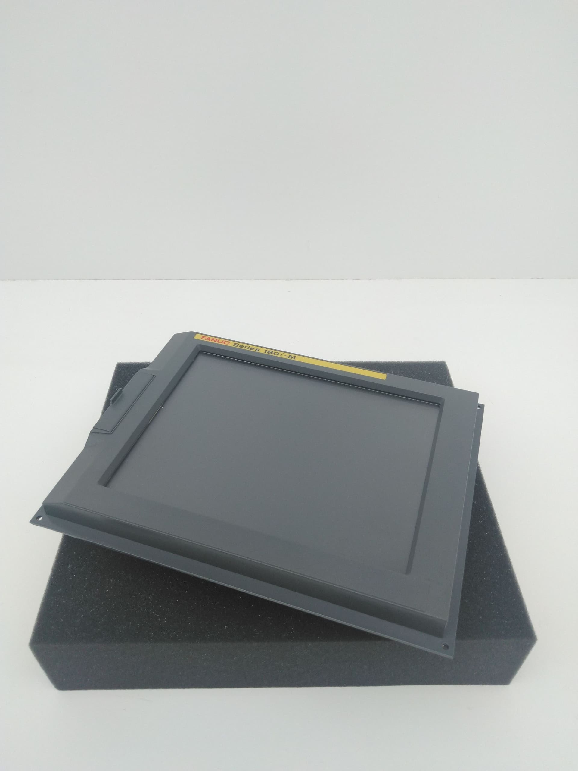 Fanuc A02B-0238-B821 Control Display Unit, 180i-MA, Color, 10.4"