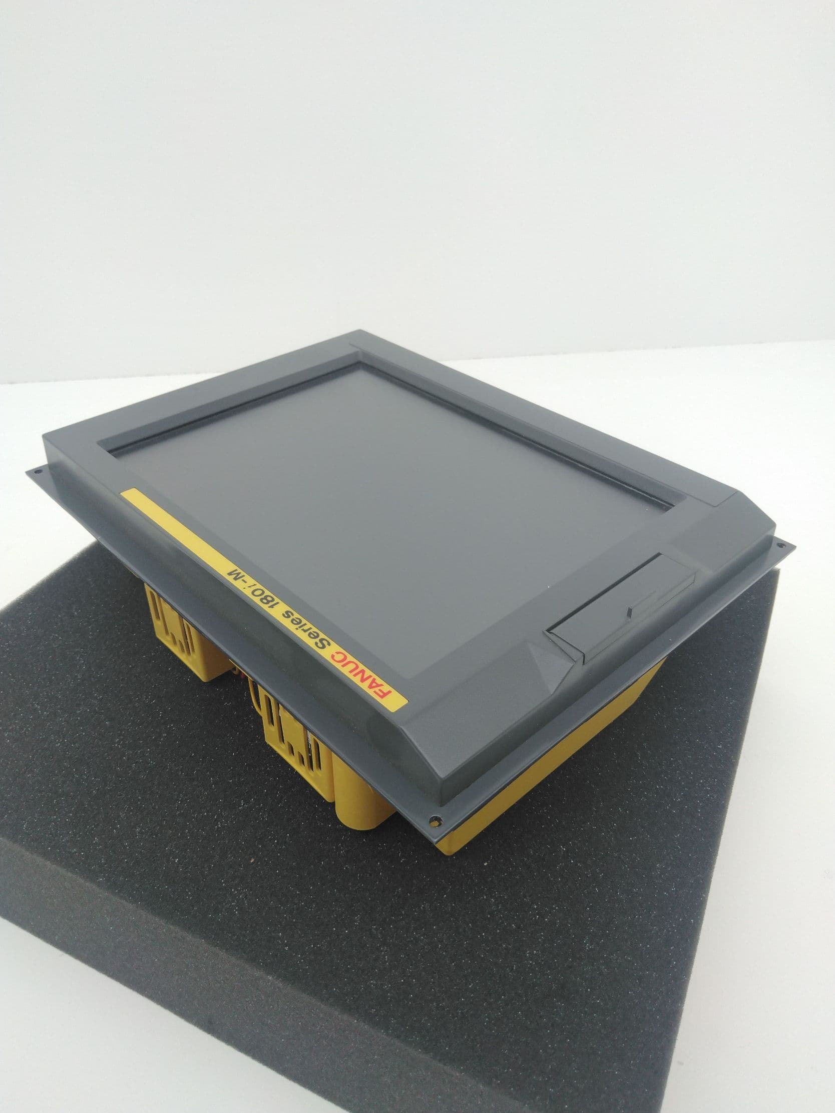 Fanuc A02B-0238-B821 Control Display Unit, 180i-MA, Color, 10.4"