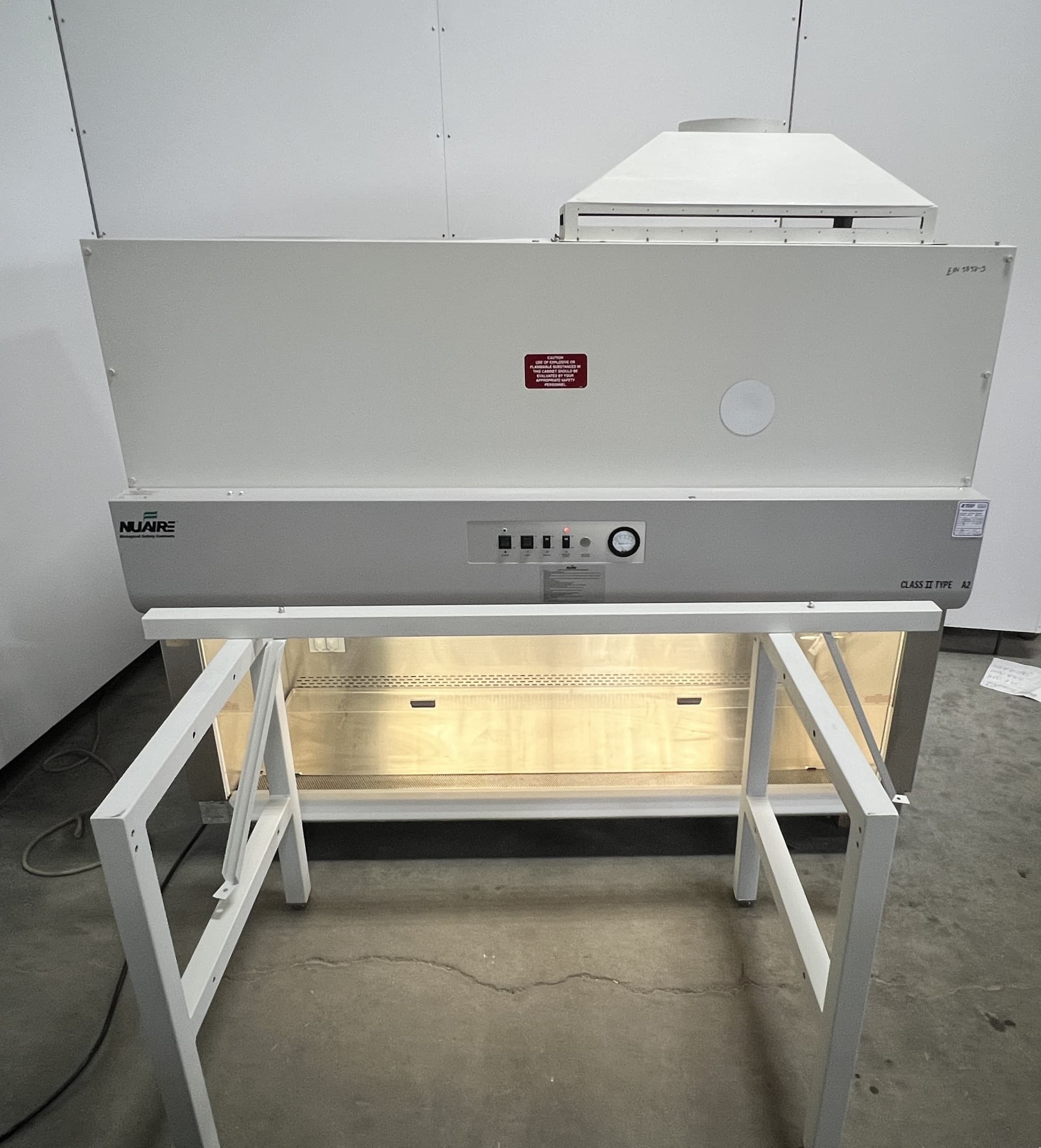 Nuaire NU-425-600 Class II Type A2 Laminar Airflow BioSafety Cabinet 6'