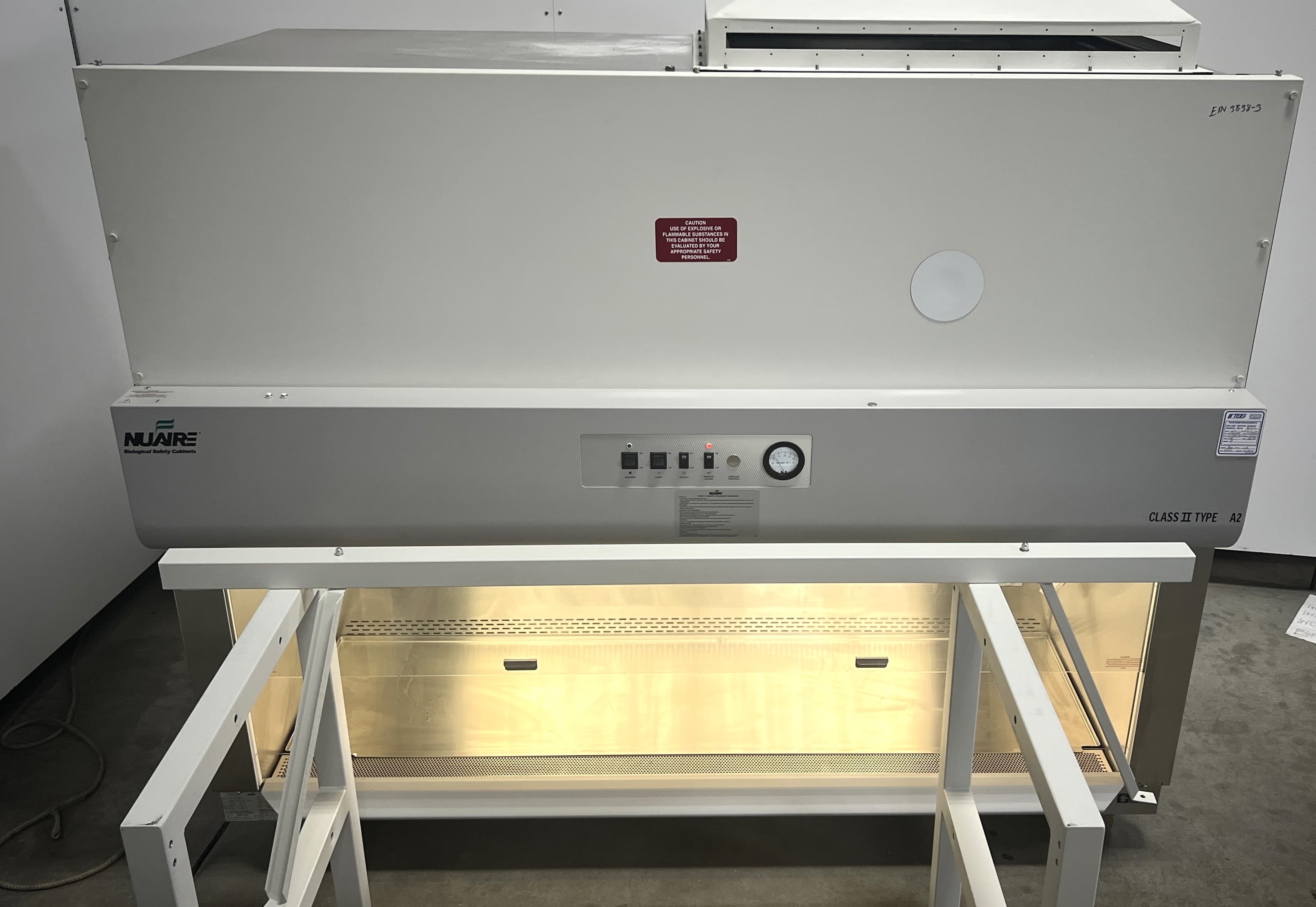 Nuaire NU-425-600 Class II Type A2 Laminar Airflow BioSafety Cabinet 6'