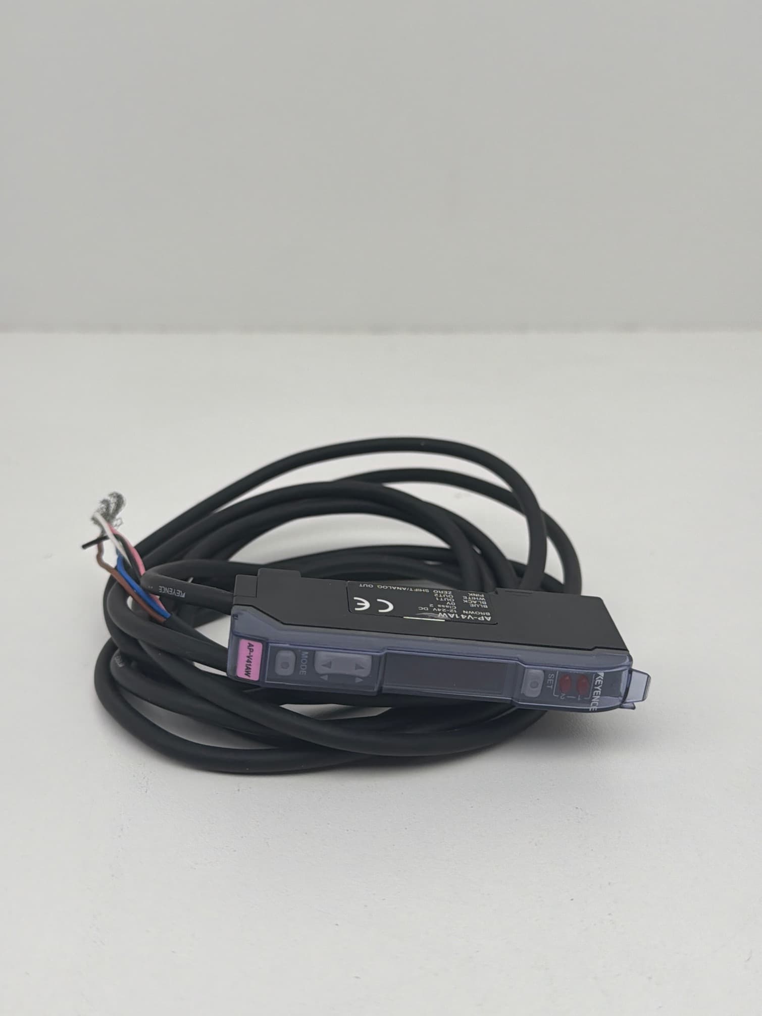 Keyence AP-V41AW Digital Pressure Sensor Amplifier Unit NPN 12-24VDC
