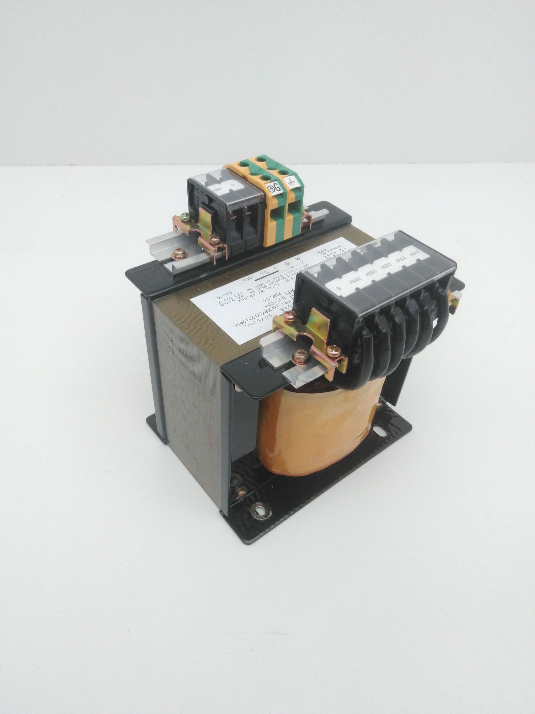 Toyozumi UEE0050-016015-04S Step-Down Transformer 500VA 200/220/240V to 100V