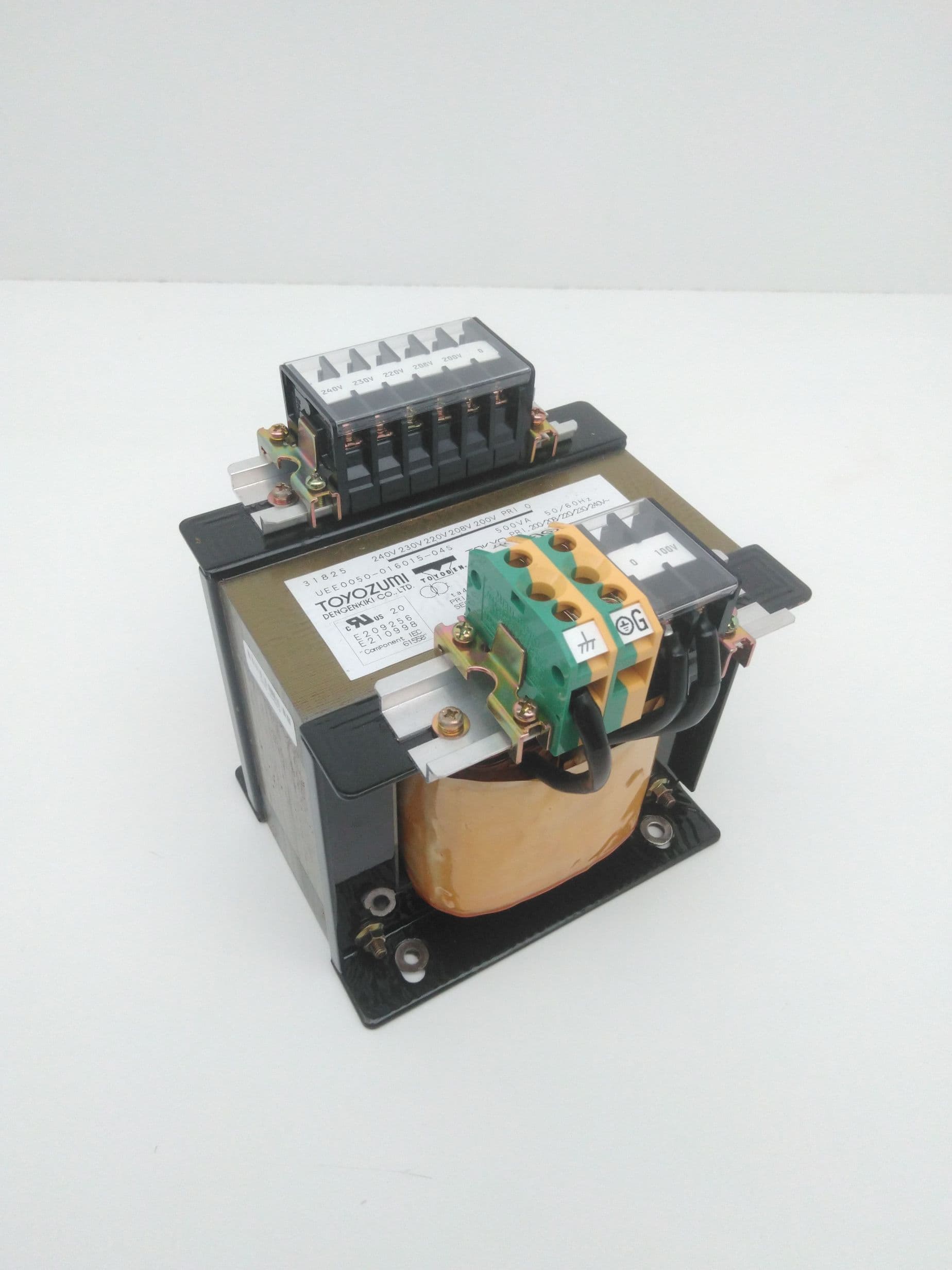 Toyozumi UEE0050-016015-04S Step-Down Transformer 500VA 200/220/240V to 100V