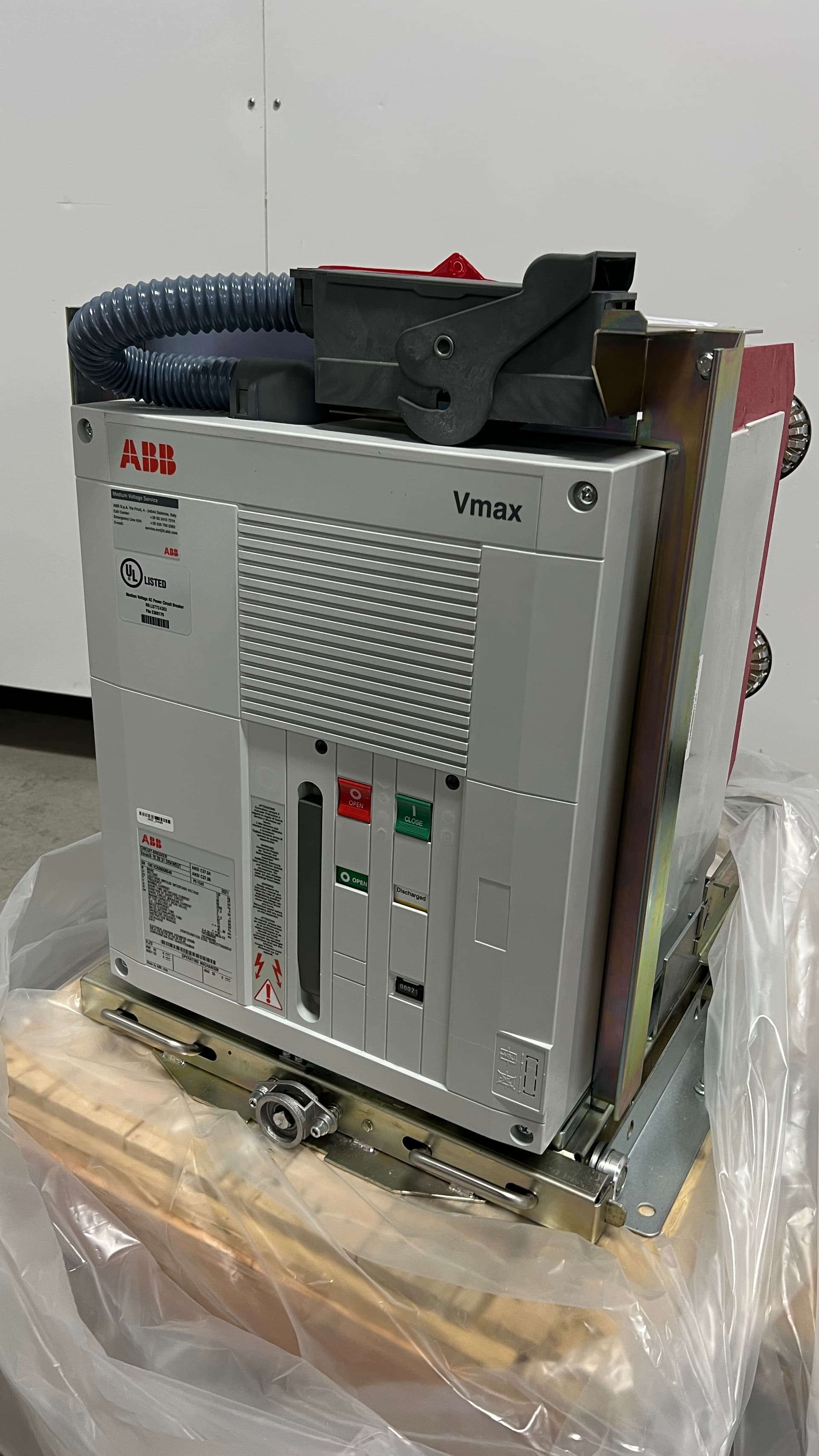 ABB Vmax/A 15.20.31 Drawout Vacuum Circuit Breaker, 15Kv, 2000 A
