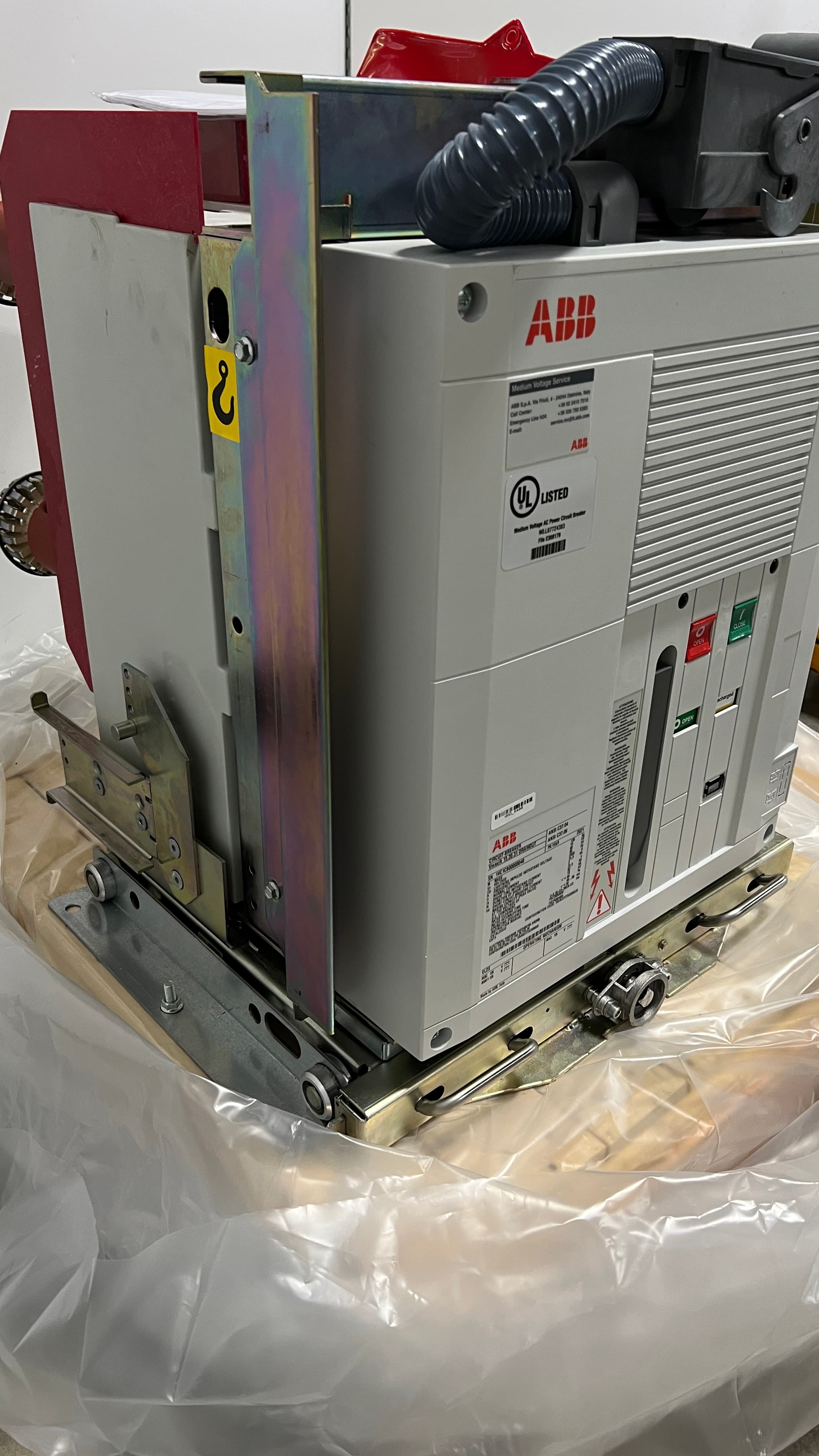 ABB Vmax/A 15.20.31 Drawout Vacuum Circuit Breaker, 15Kv, 2000 A
