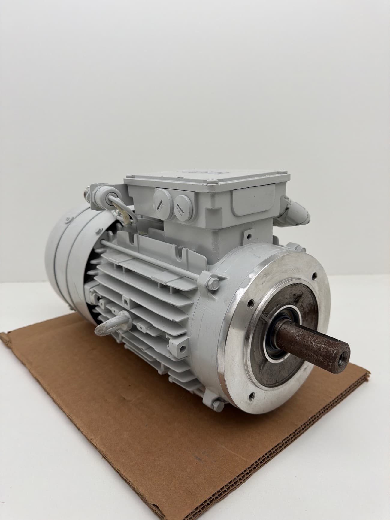 Lenze MHEMARS100-32C1C Motor, 3-Phase, 3kW, 400VAC, 50-87Hz
