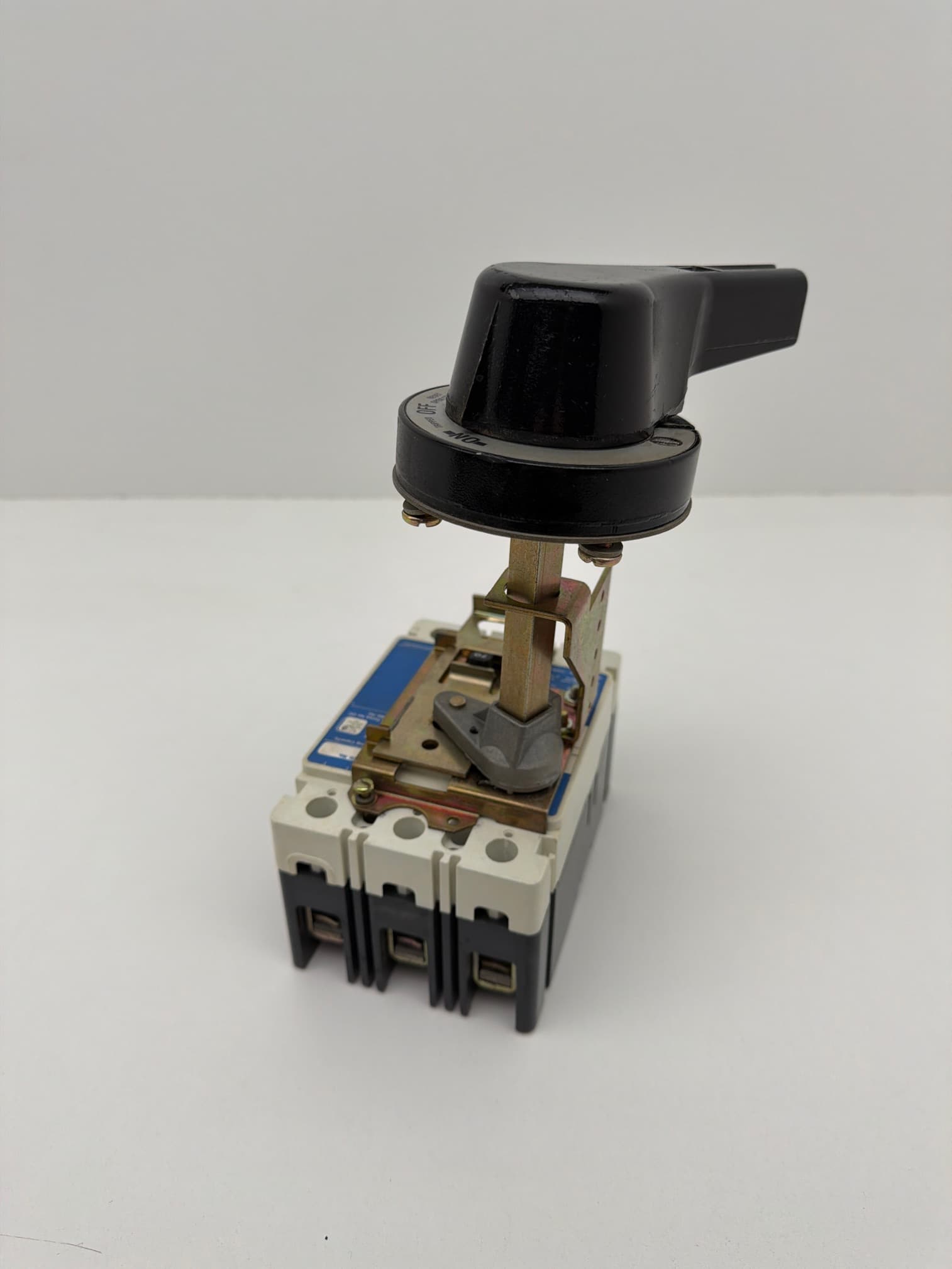 Westinghouse / Eaton EHD3070 Circuit Breaker 70A 3P 600V with Operator Handle