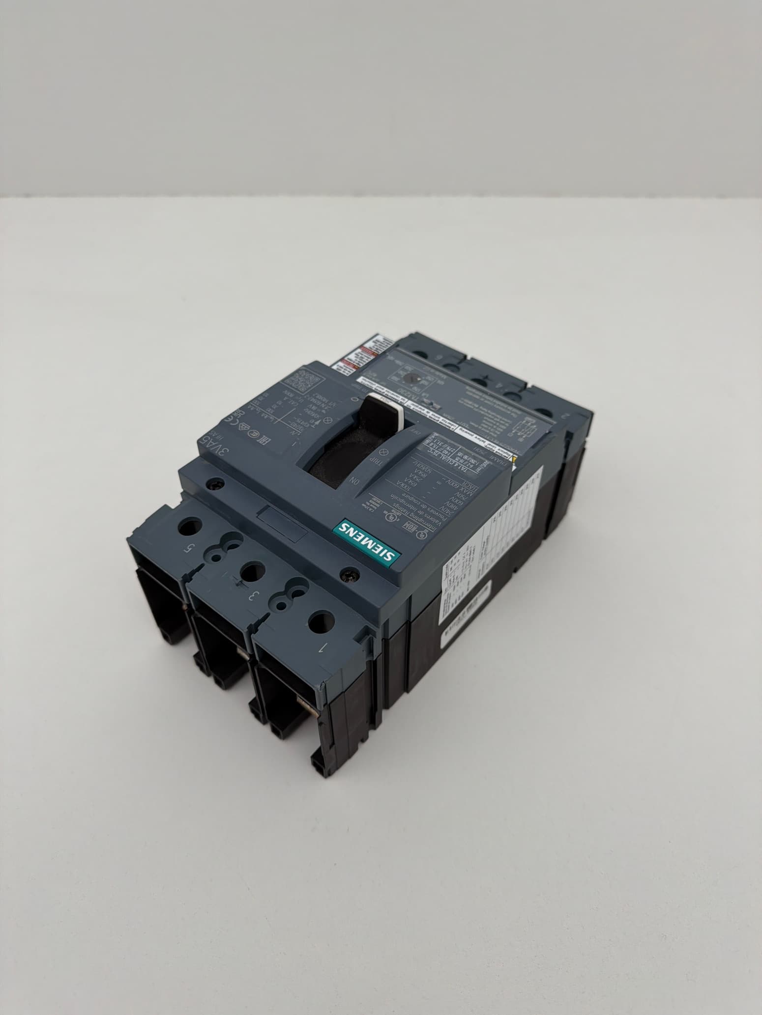 Siemens 3VA5225-6EC31-0AA0 Circuit Breaker, 250 Amp, 3 Pole