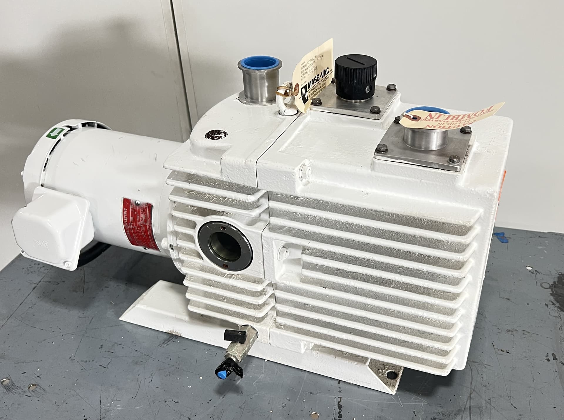 Leybold Oerlikon D30A Vacuum Pump, Fomblin Prepped
