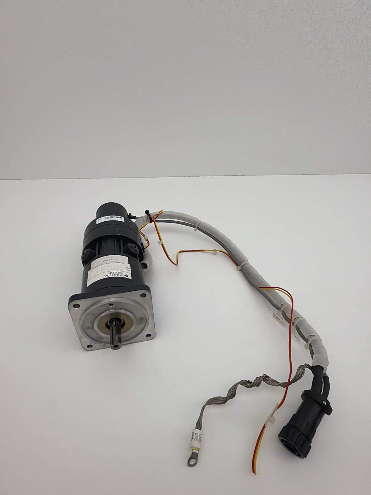 Yaskawa R04M-AL11 UT0PI-050SE Minertia DC Servo Motor, R Series