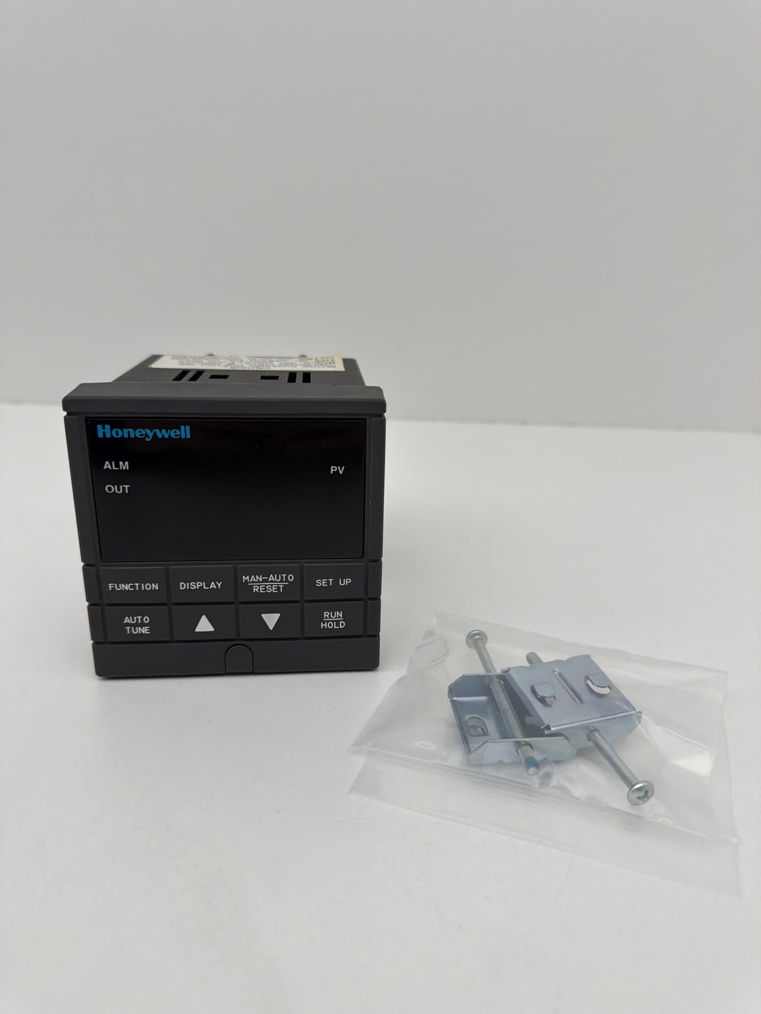 Honeywell DC200E-1-000-100000-0 Mini-Pro Digital Controller 120VAC 6VA UDC2000