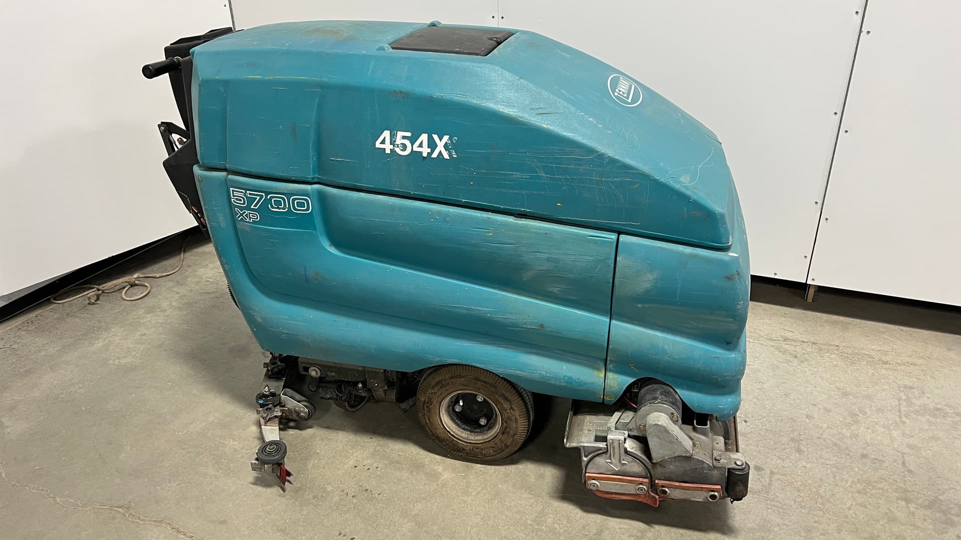 Tennant 5700XP 32" Cylindrical Walk Behind Floor Scrubber