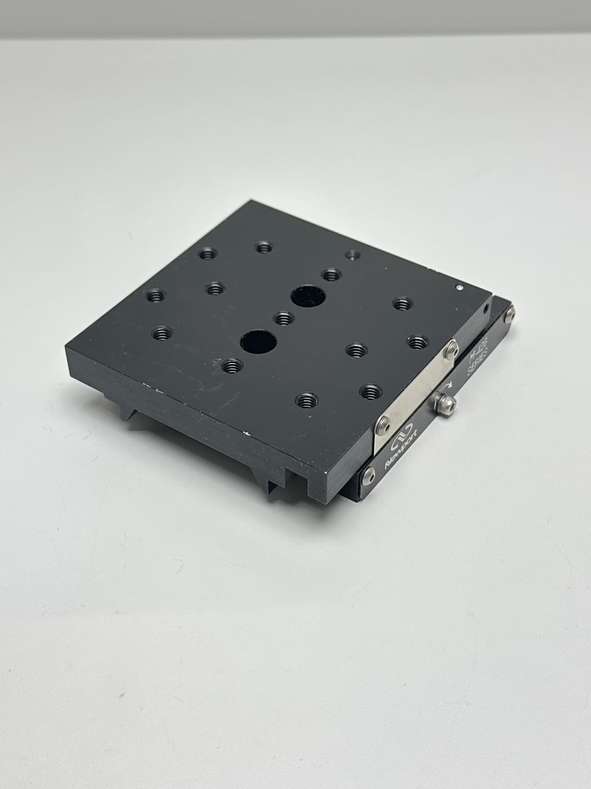 Newport M-426 Manual Linear Stage, Crossed-Roller Bearings, 25mm Travel