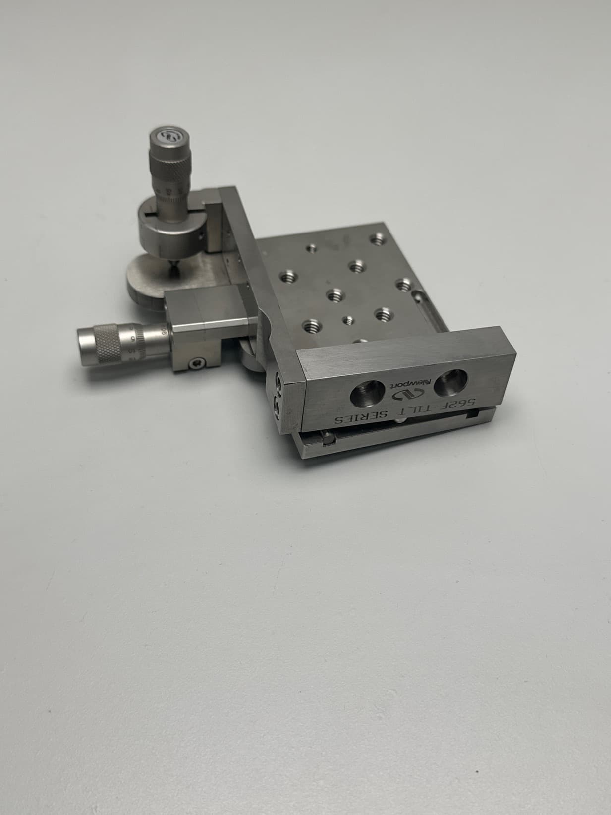 Newport 562F-TILT Two Axis Tilt Platform w/SM-06 Micrometers