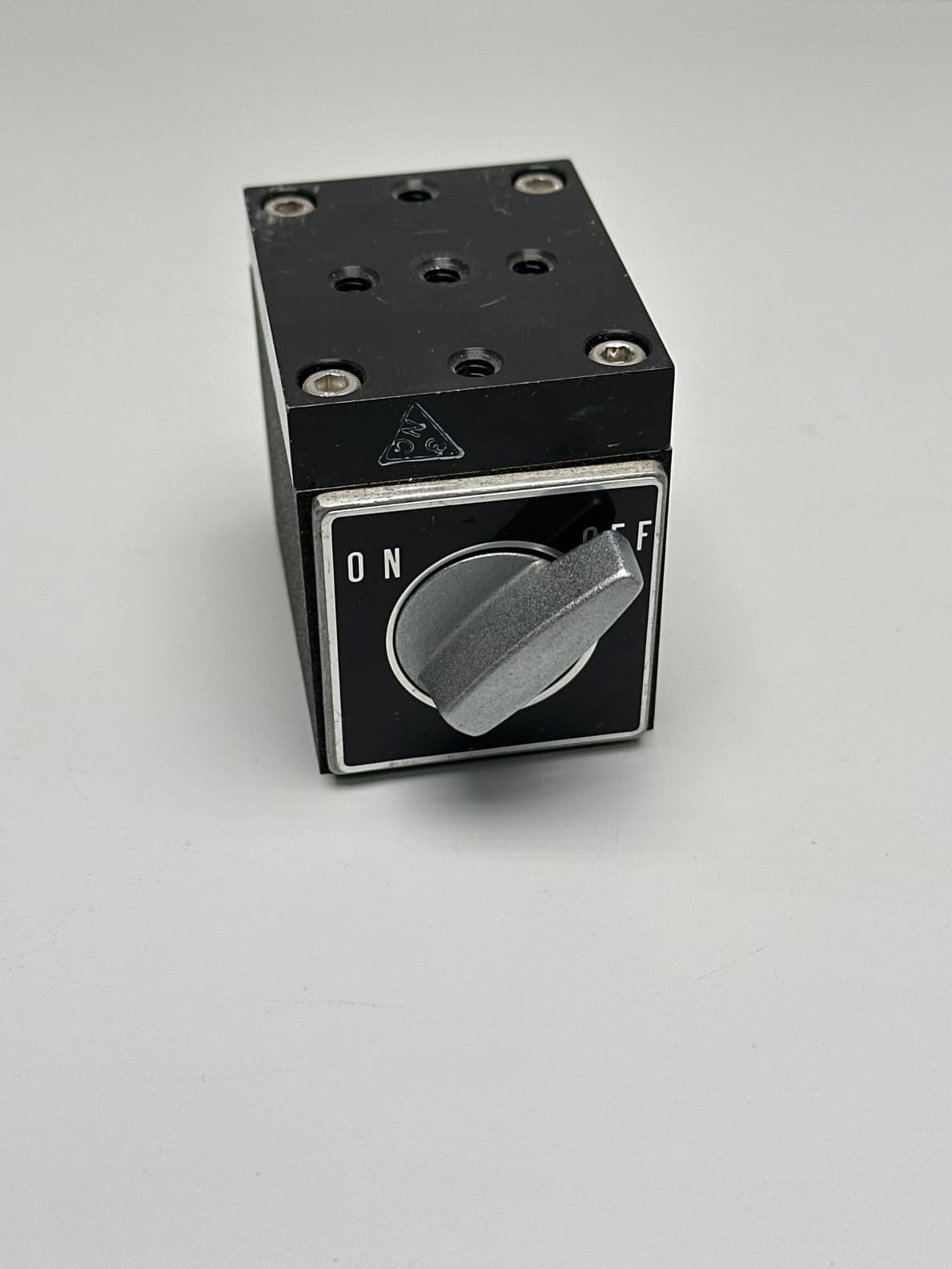 Newport 100 Magnetic Base