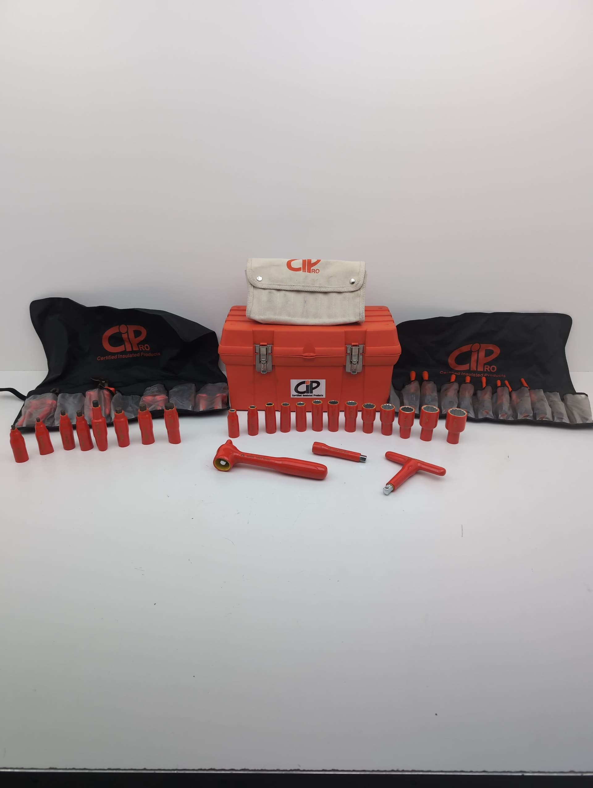 Certified Insulated Products ASTM F1505-01, 1000v Mixed Lot of Insulated tools